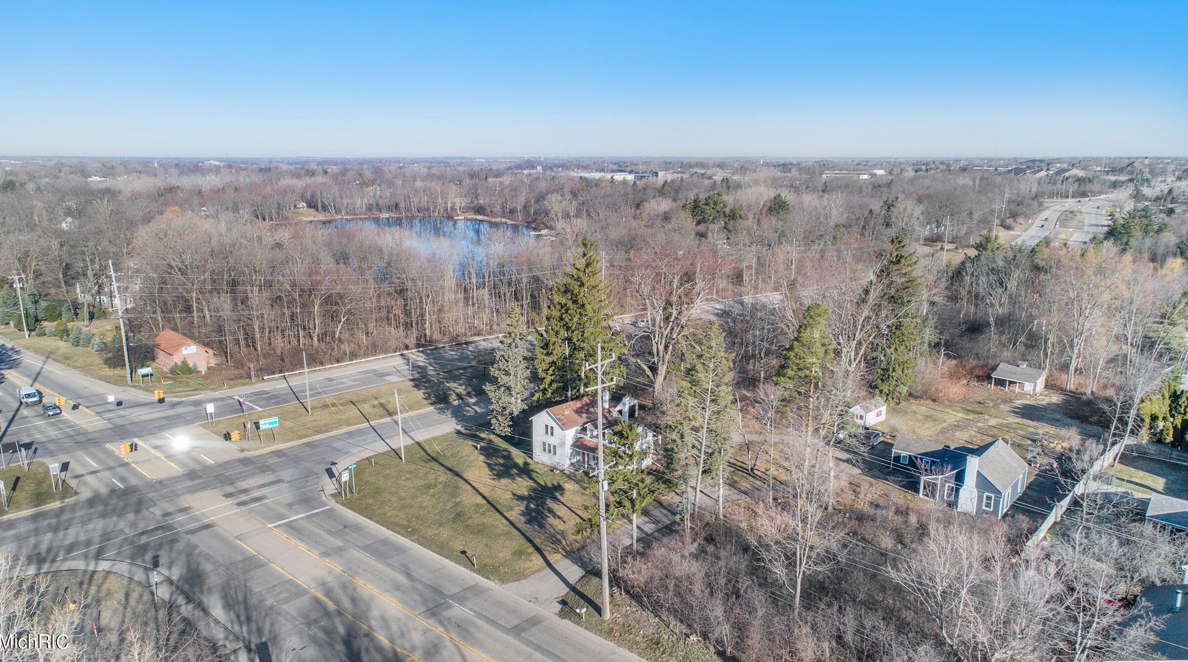 3257 Fulton St, Grand Rapids MI  49546-1302 exterior