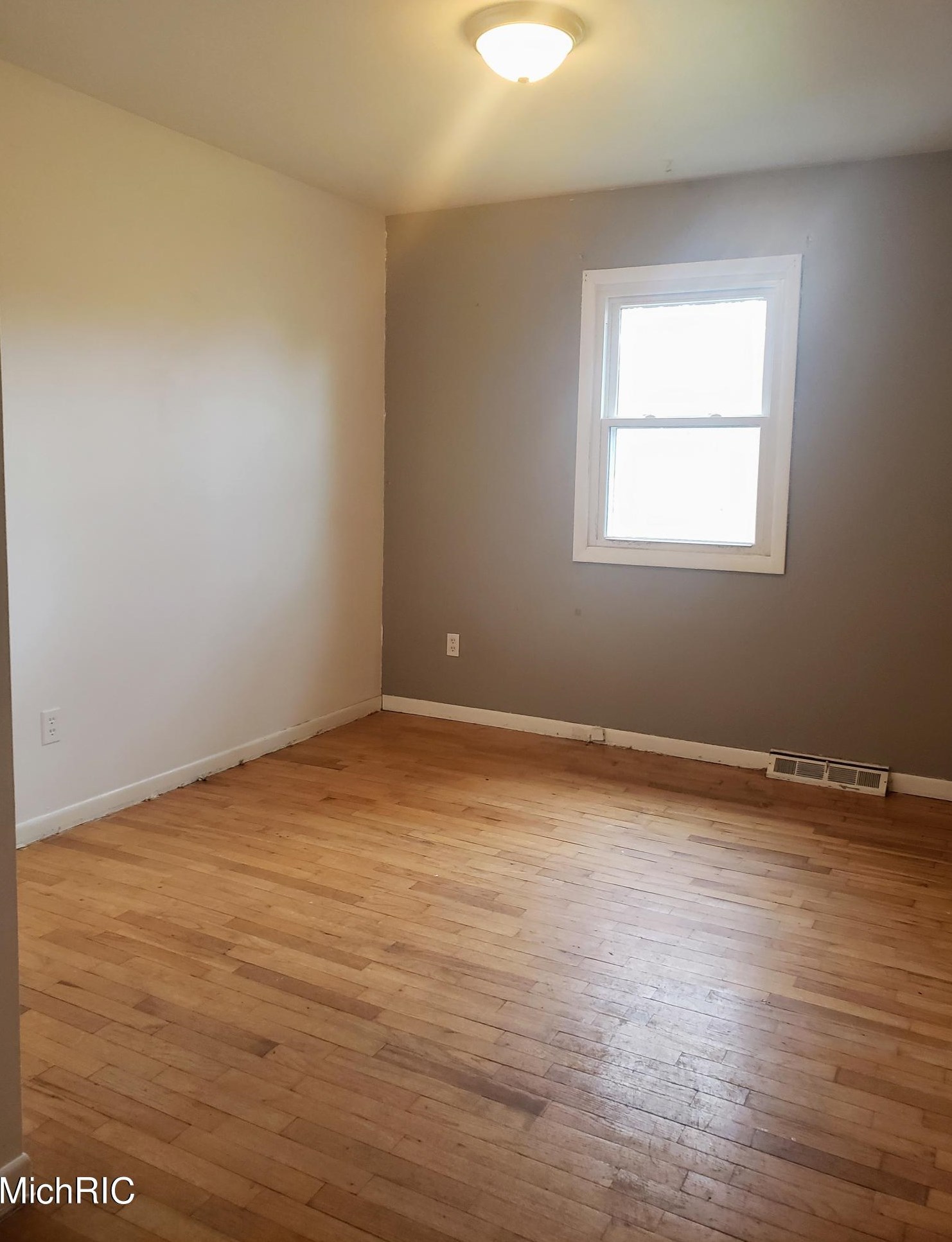 7575 Regal Ave, Grand Rapids MI 49548-7749 exterior