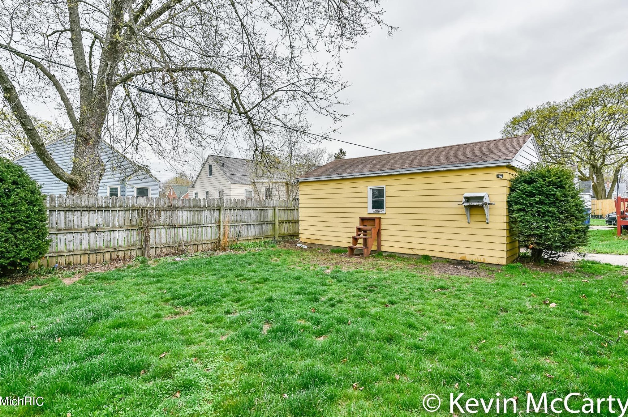 1718 Fremont Ave, Grand Rapids MI 49504-2839 exterior