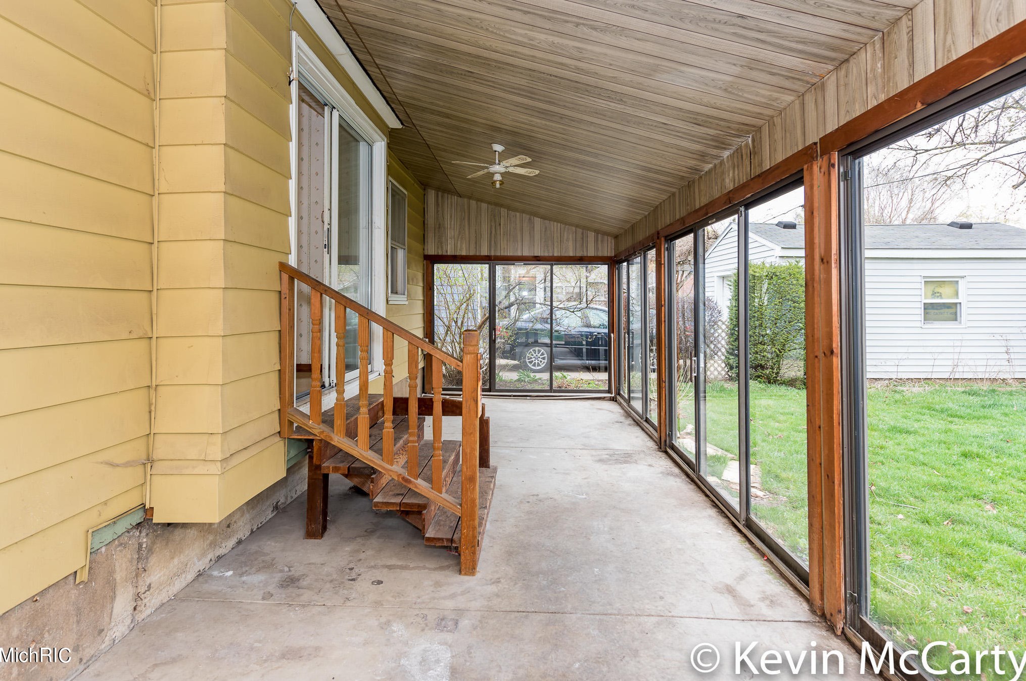 1718 Fremont Ave, Grand Rapids MI 49504-2839 exterior