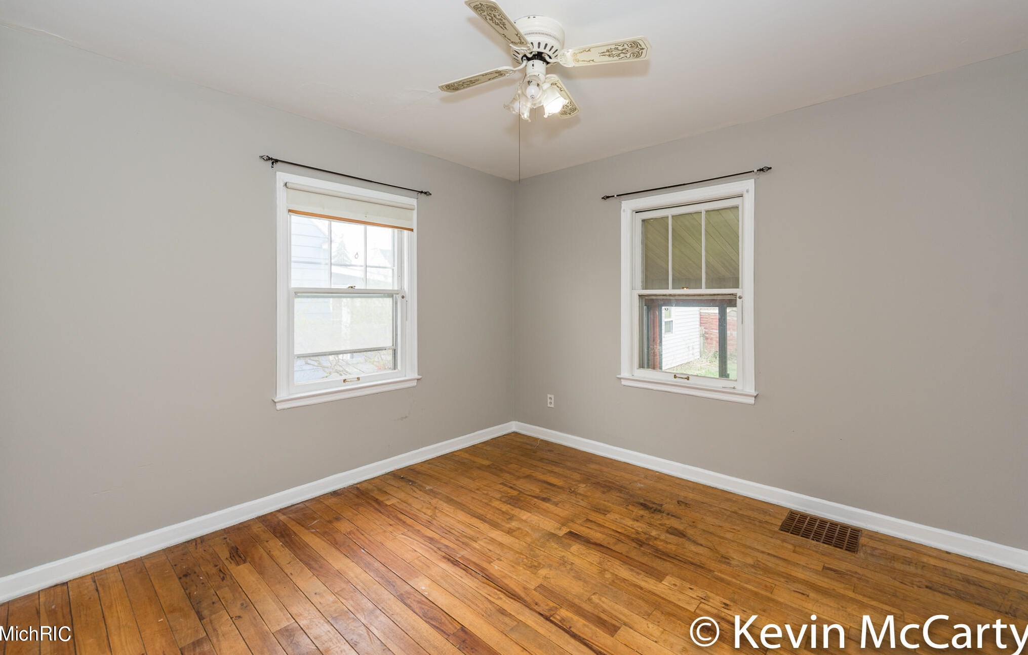 1718 Fremont Ave, Grand Rapids MI 49504-2839 exterior