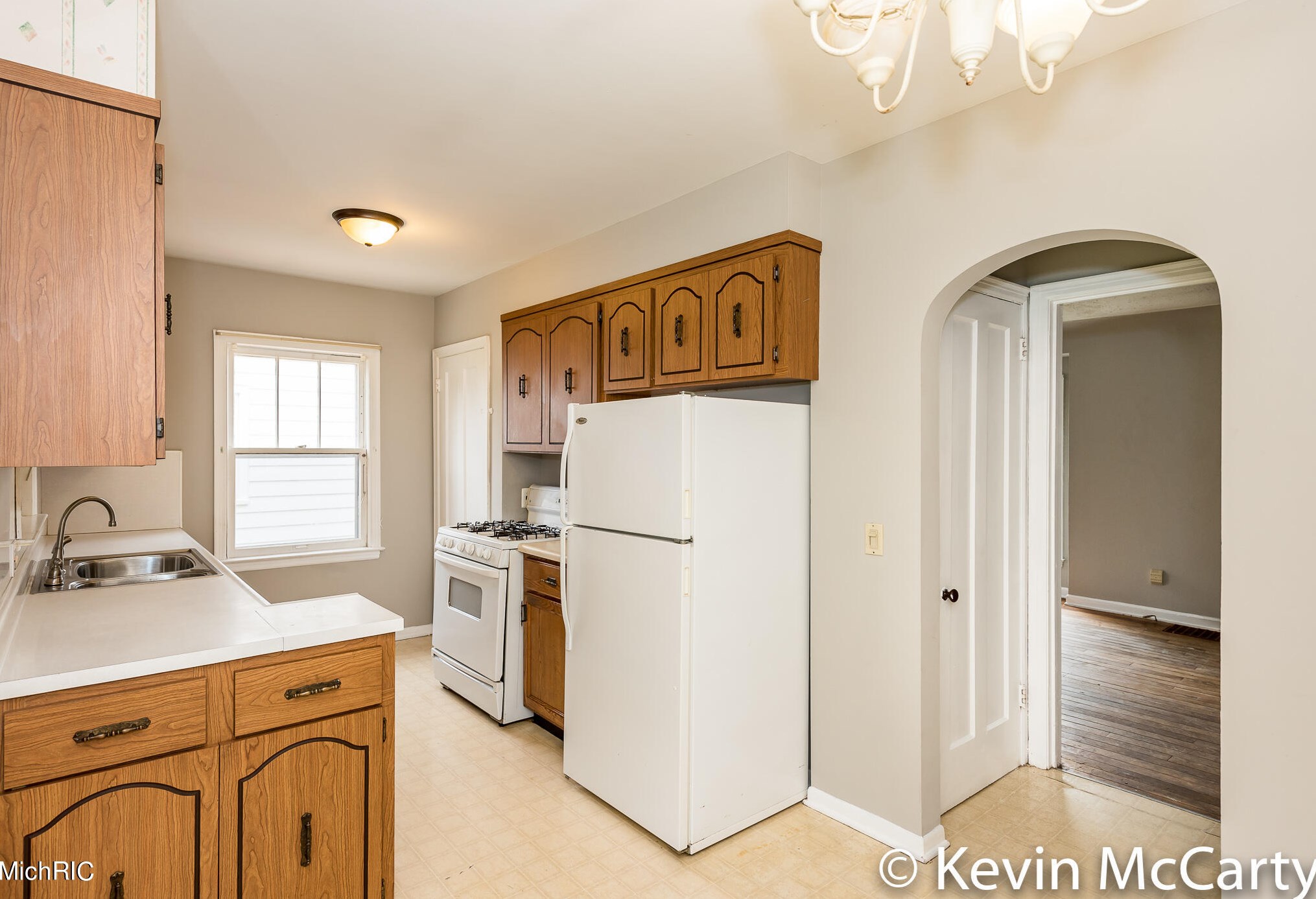 1718 Fremont Ave, Grand Rapids MI 49504-2839 exterior