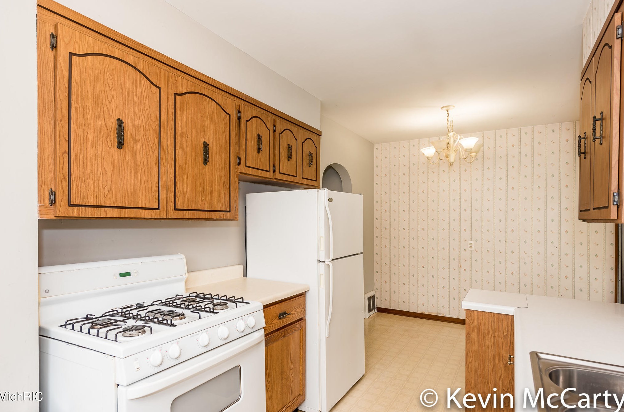 1718 Fremont Ave, Grand Rapids MI 49504-2839 exterior