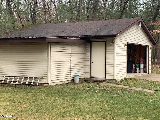 4097 52nd St, Baldwin MI 49304-7944 exterior