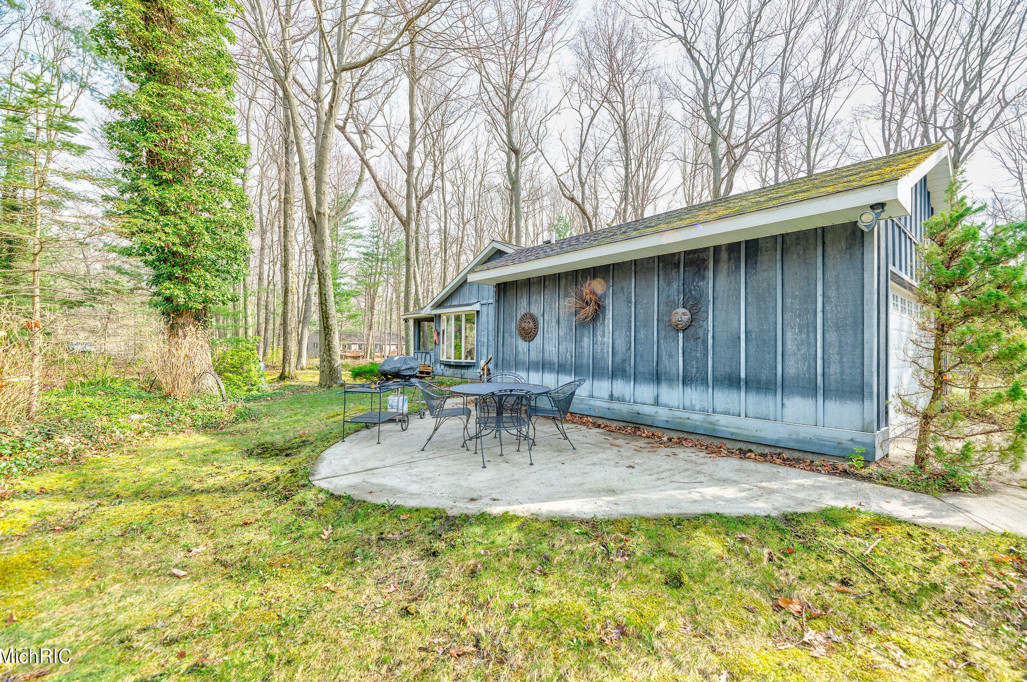 15155 Hickory St, Spring Lake MI 49456-1123 exterior