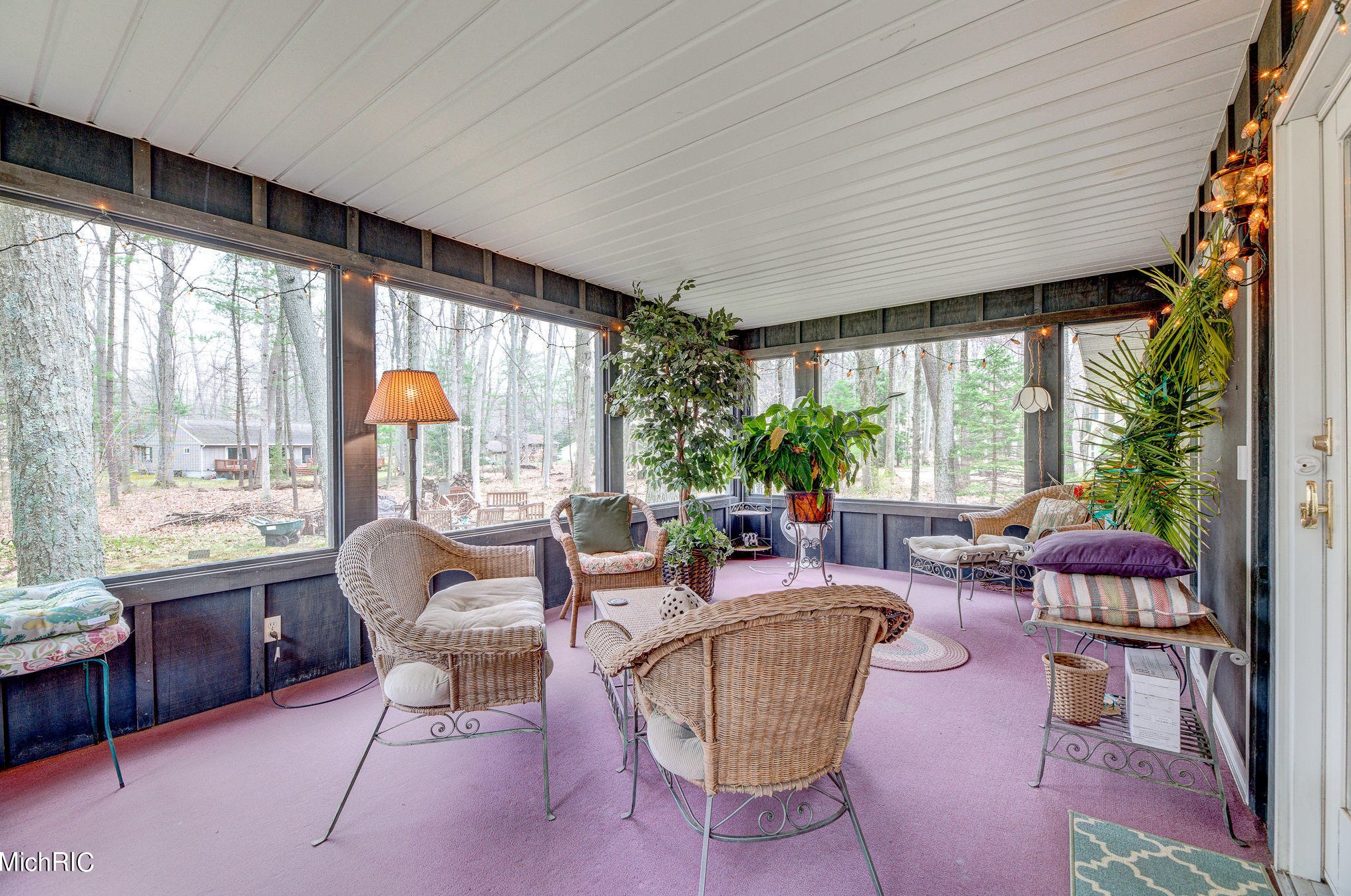 15155 Hickory St, Spring Lake MI 49456-1123 exterior