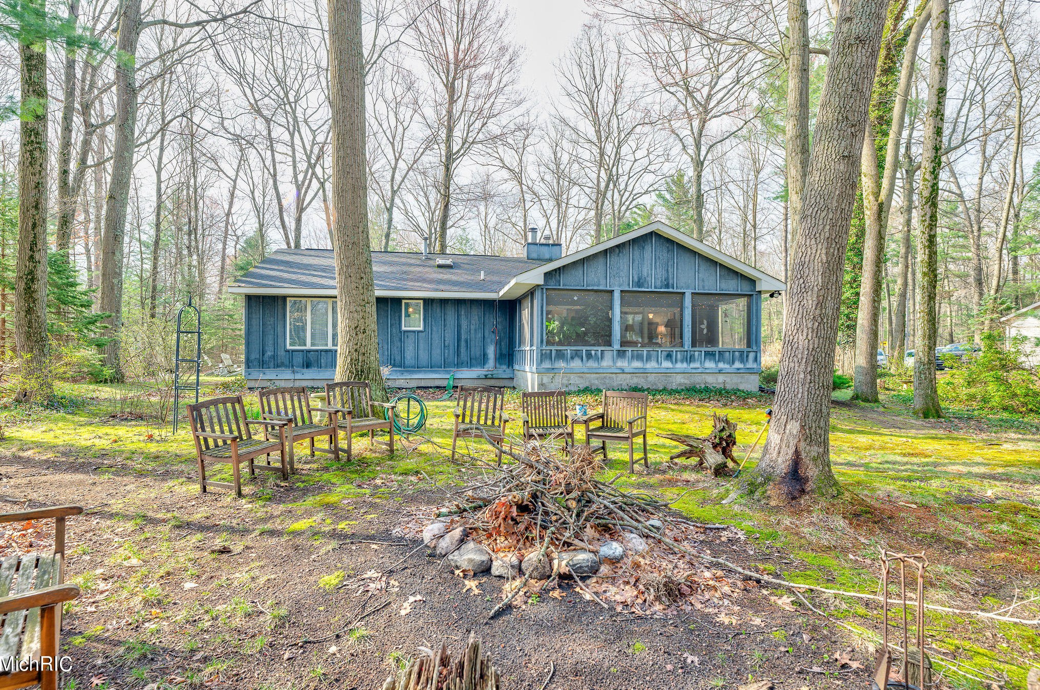 15155 Hickory St, Spring Lake MI 49456-1123 exterior