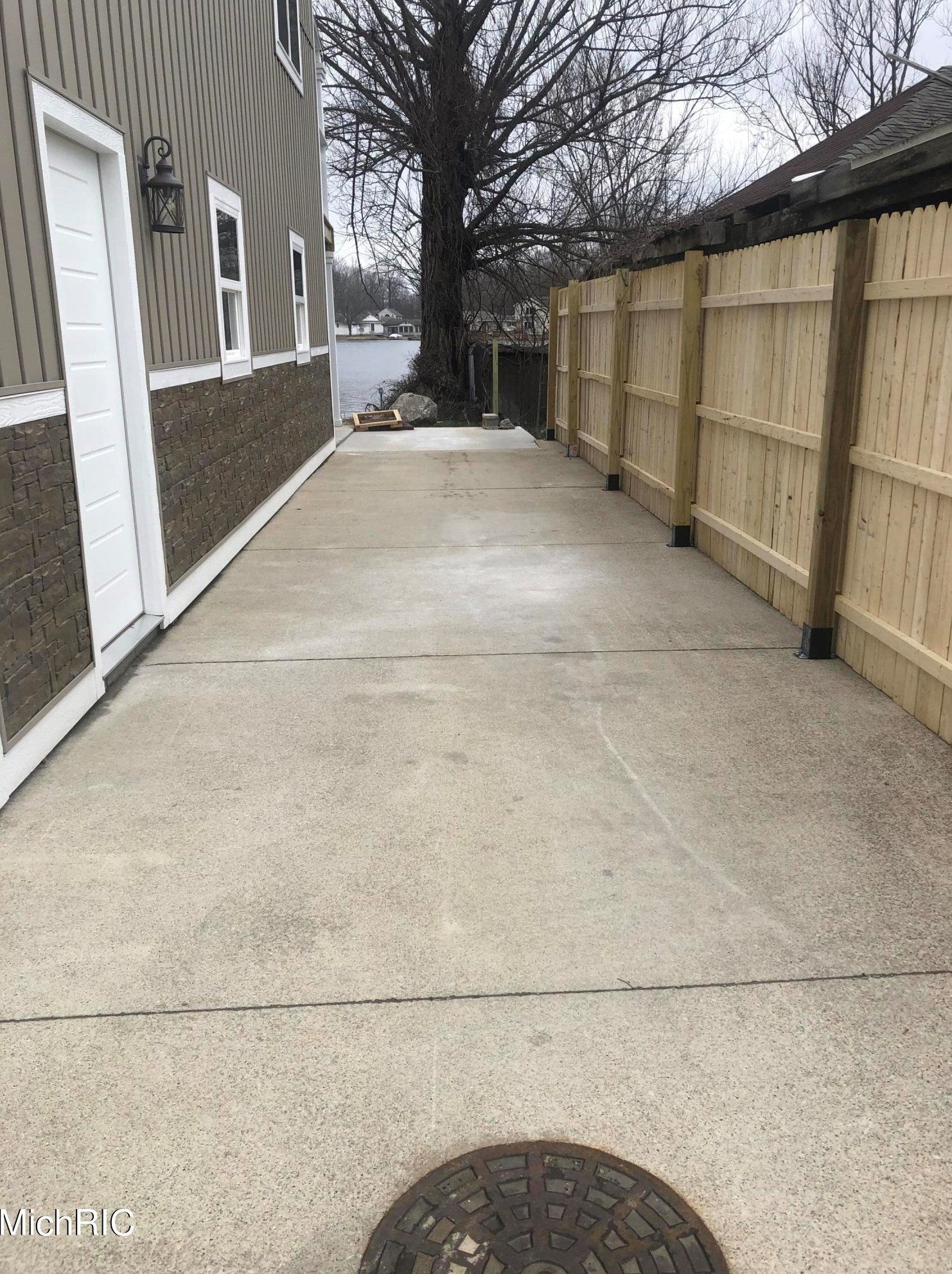 494 Shore Dr, Caledonia MI  49316-9227 exterior