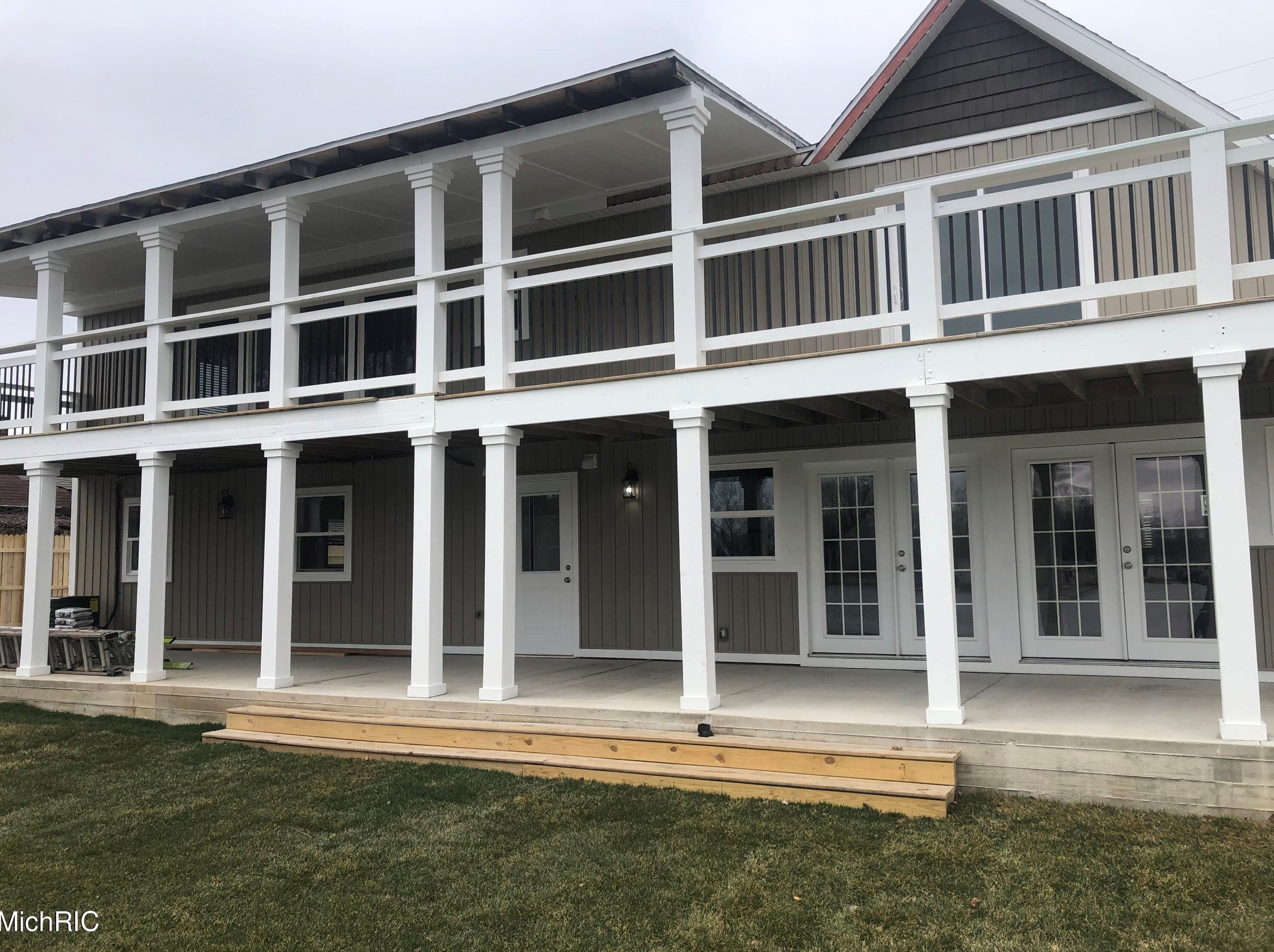 494 Shore Dr, Caledonia MI  49316-9227 exterior