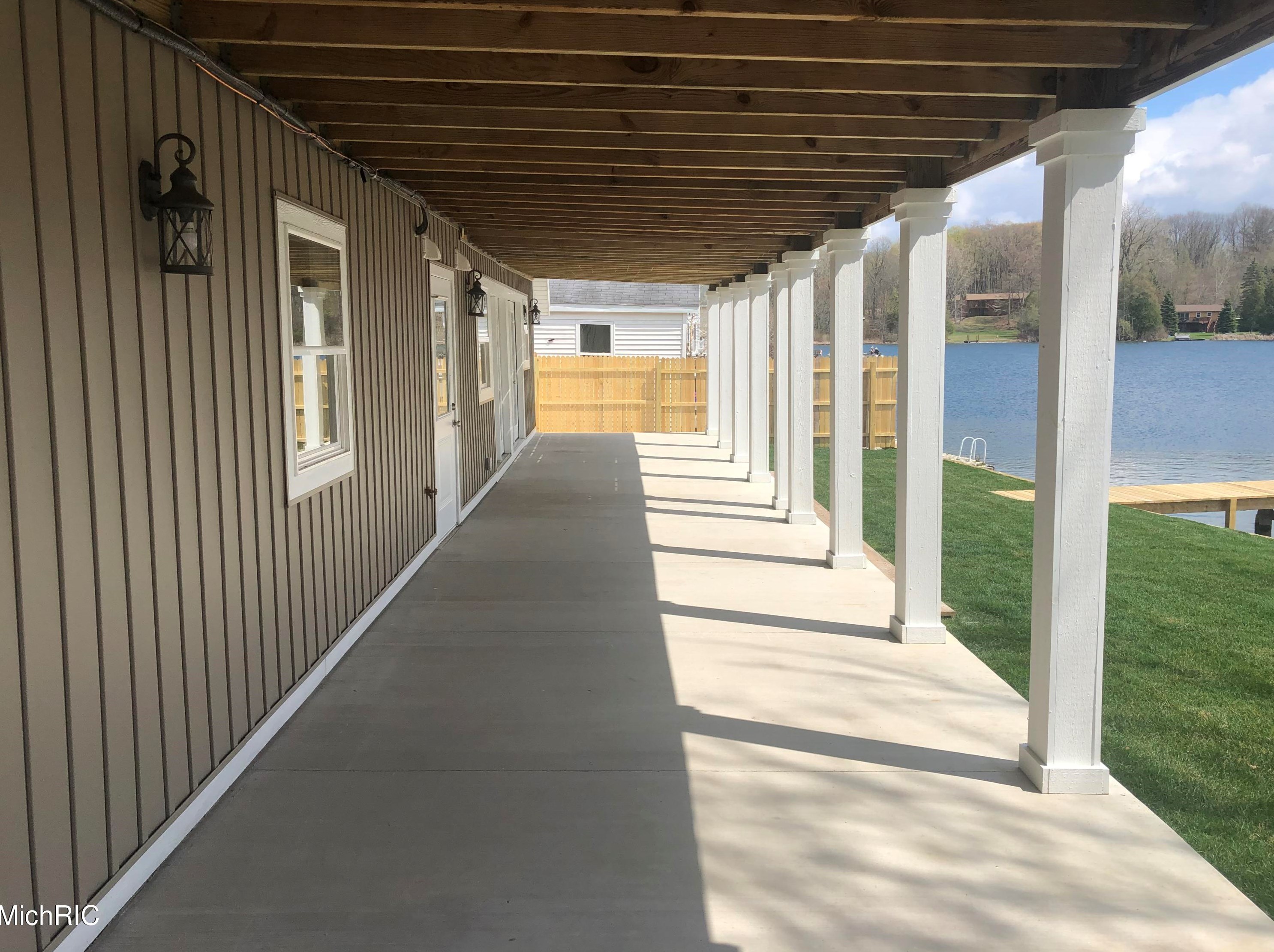 494 Shore Dr, Caledonia MI  49316-9227 exterior