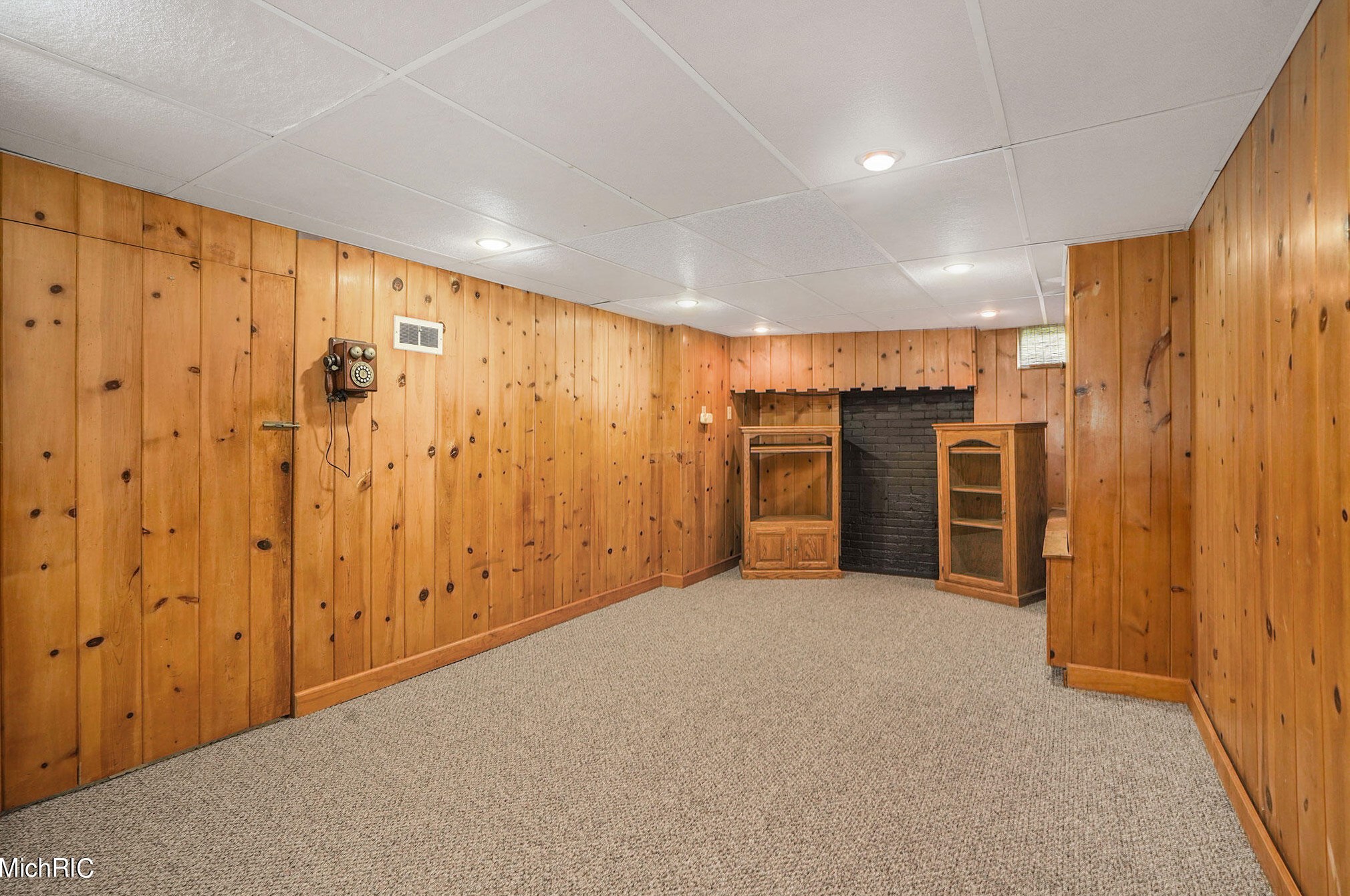 2604 Richards Dr, Grand Rapids MI  49506-4736 exterior