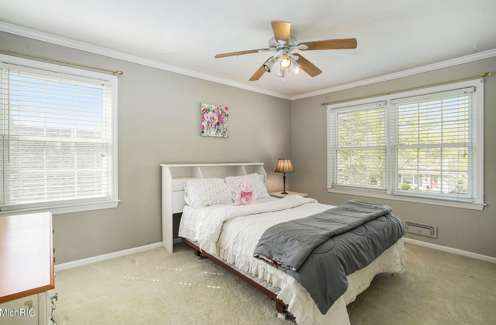 2604 Richards Dr, Grand Rapids MI  49506-4736 exterior