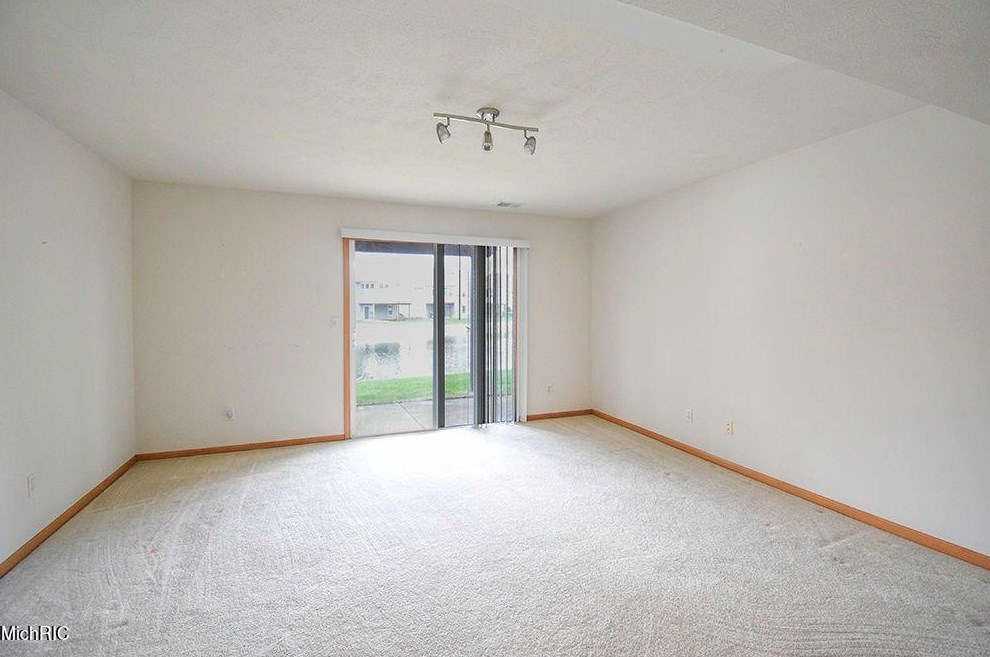 507 Abbey Mill Dr, Ada MI 49301-7746 exterior