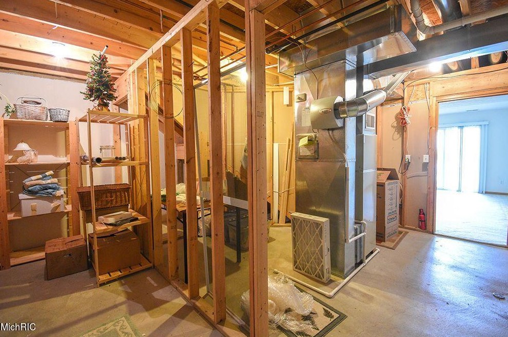 507 Abbey Mill Dr, Ada MI 49301-7746 exterior