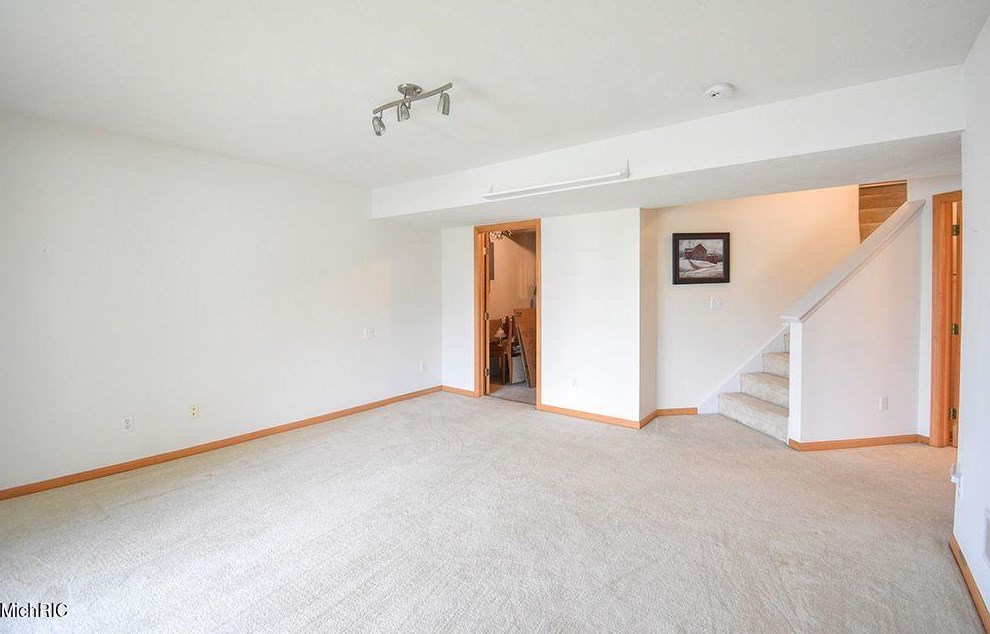 507 Abbey Mill Dr, Ada MI 49301-7746 exterior