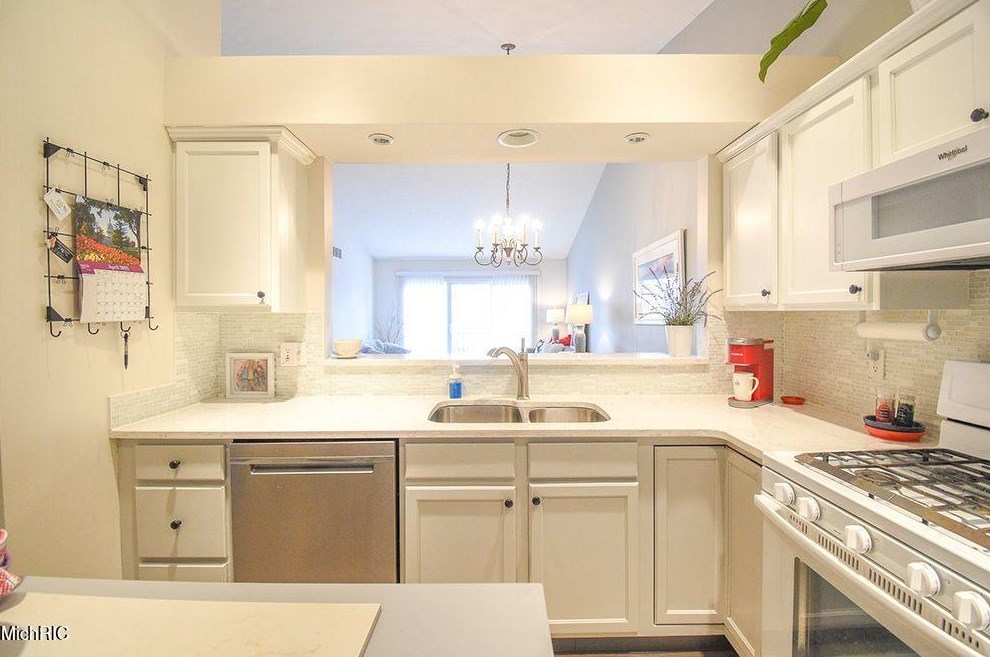 507 Abbey Mill Dr, Ada MI 49301-7746 exterior