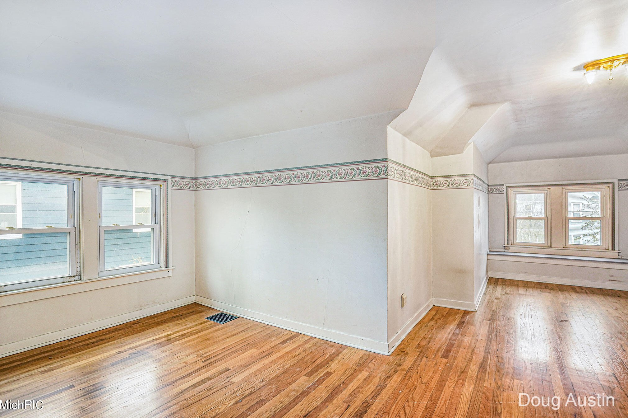 148 Indiana Ave, Grand Rapids MI 49504-5664 exterior