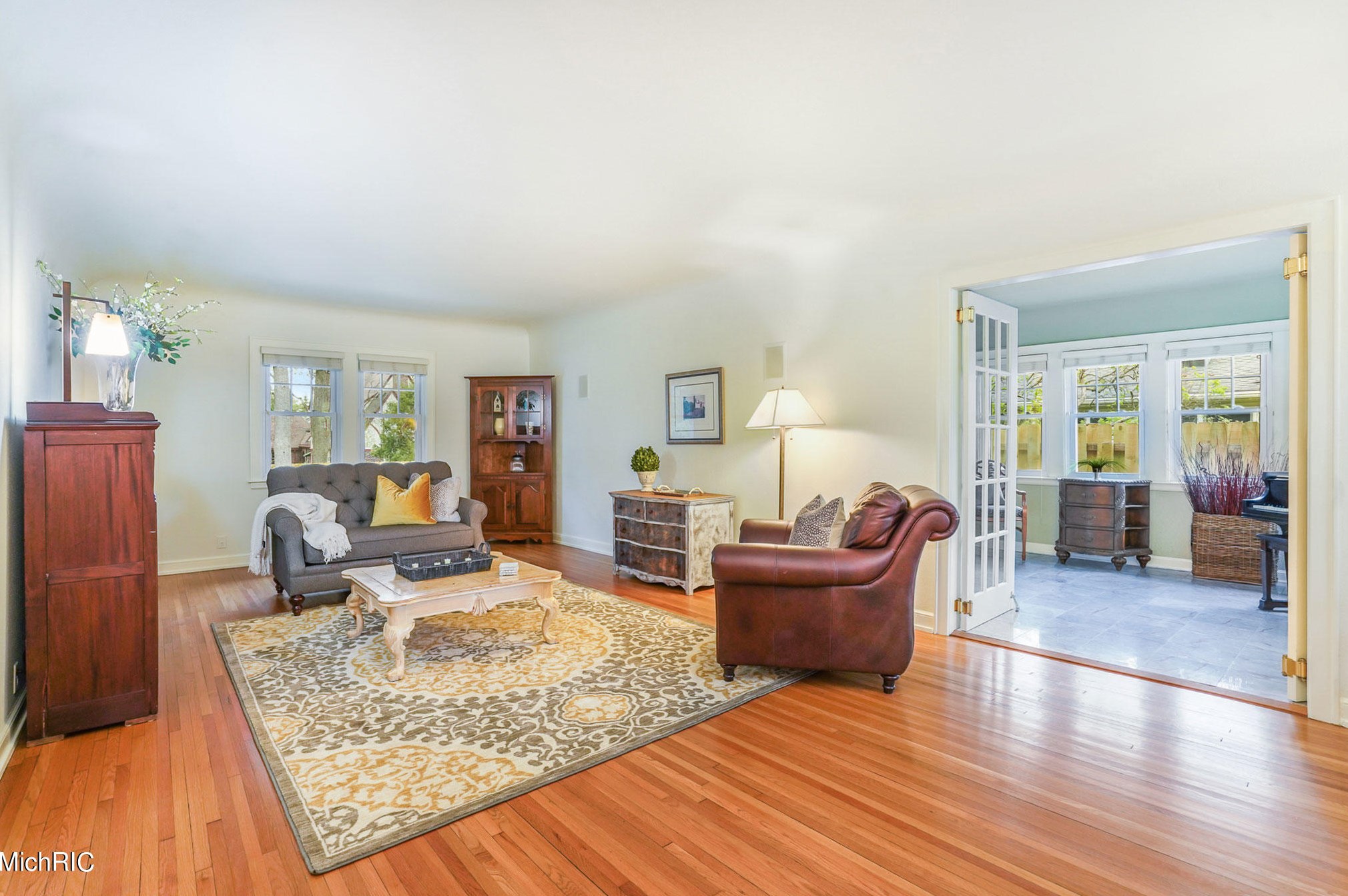 2347 Englewood Dr, Grand Rapids MI  49506-4539 exterior