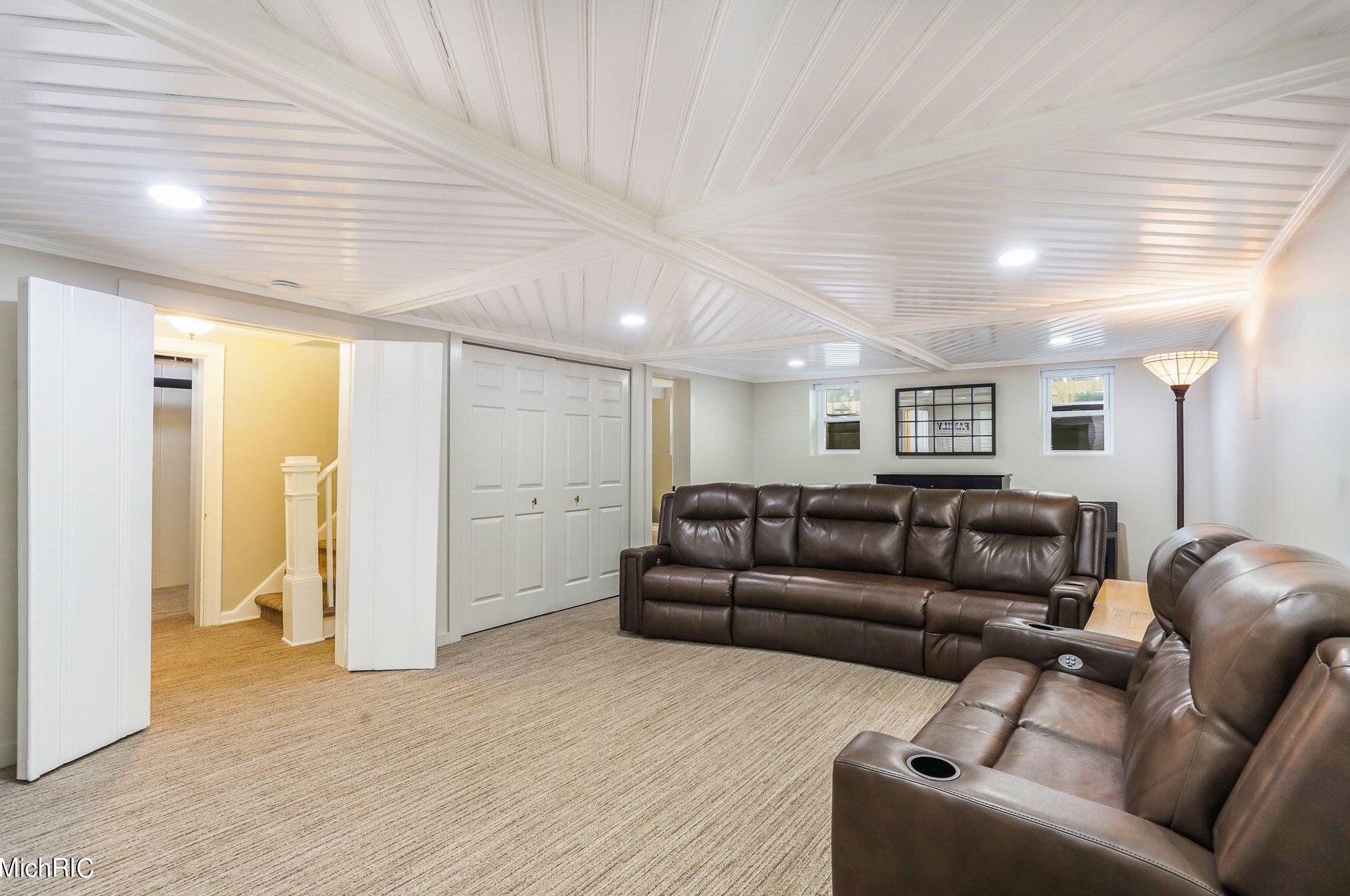 2347 Englewood Dr, Grand Rapids MI  49506-4539 exterior