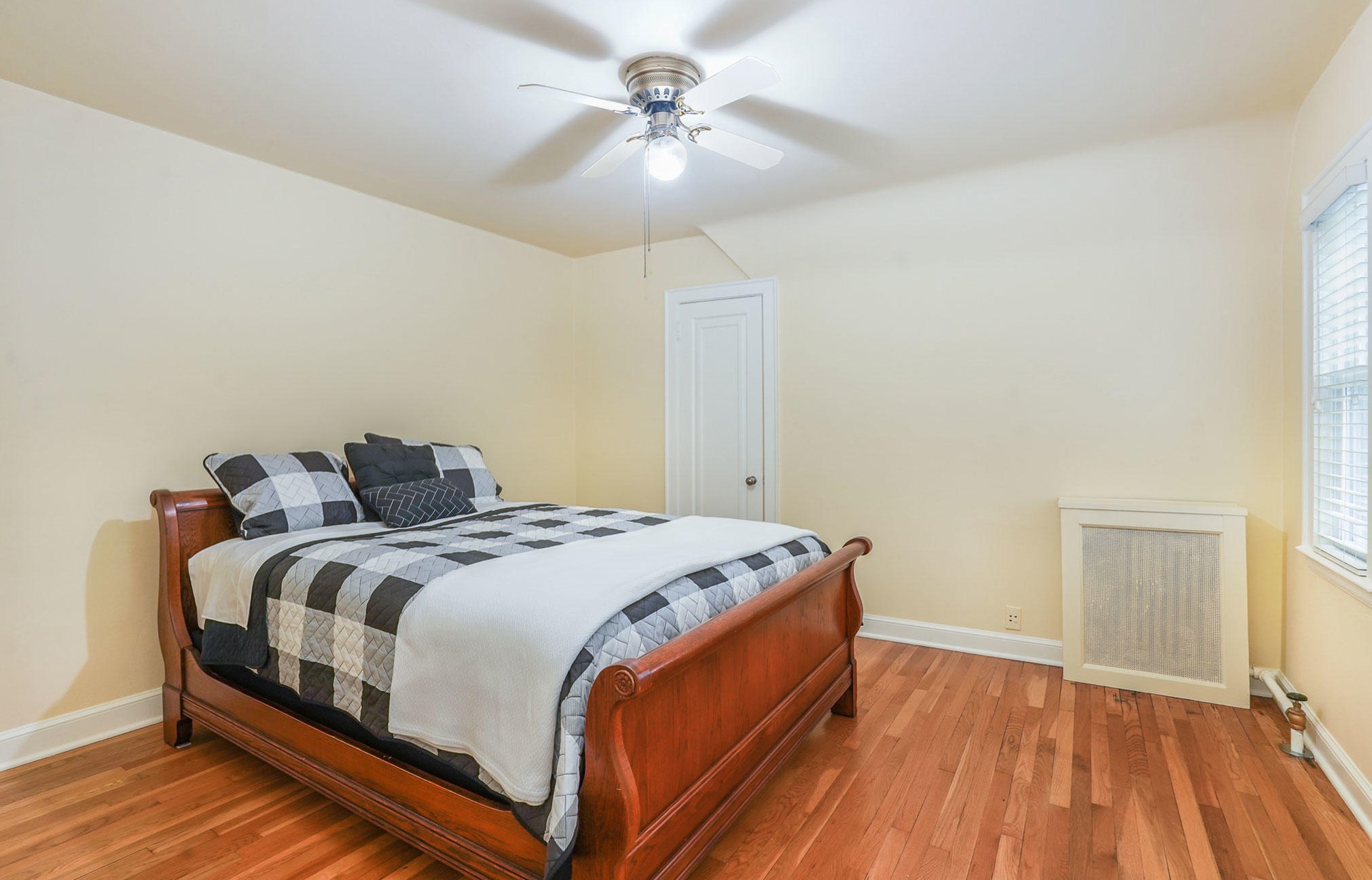 2347 Englewood Dr, Grand Rapids MI  49506-4539 exterior