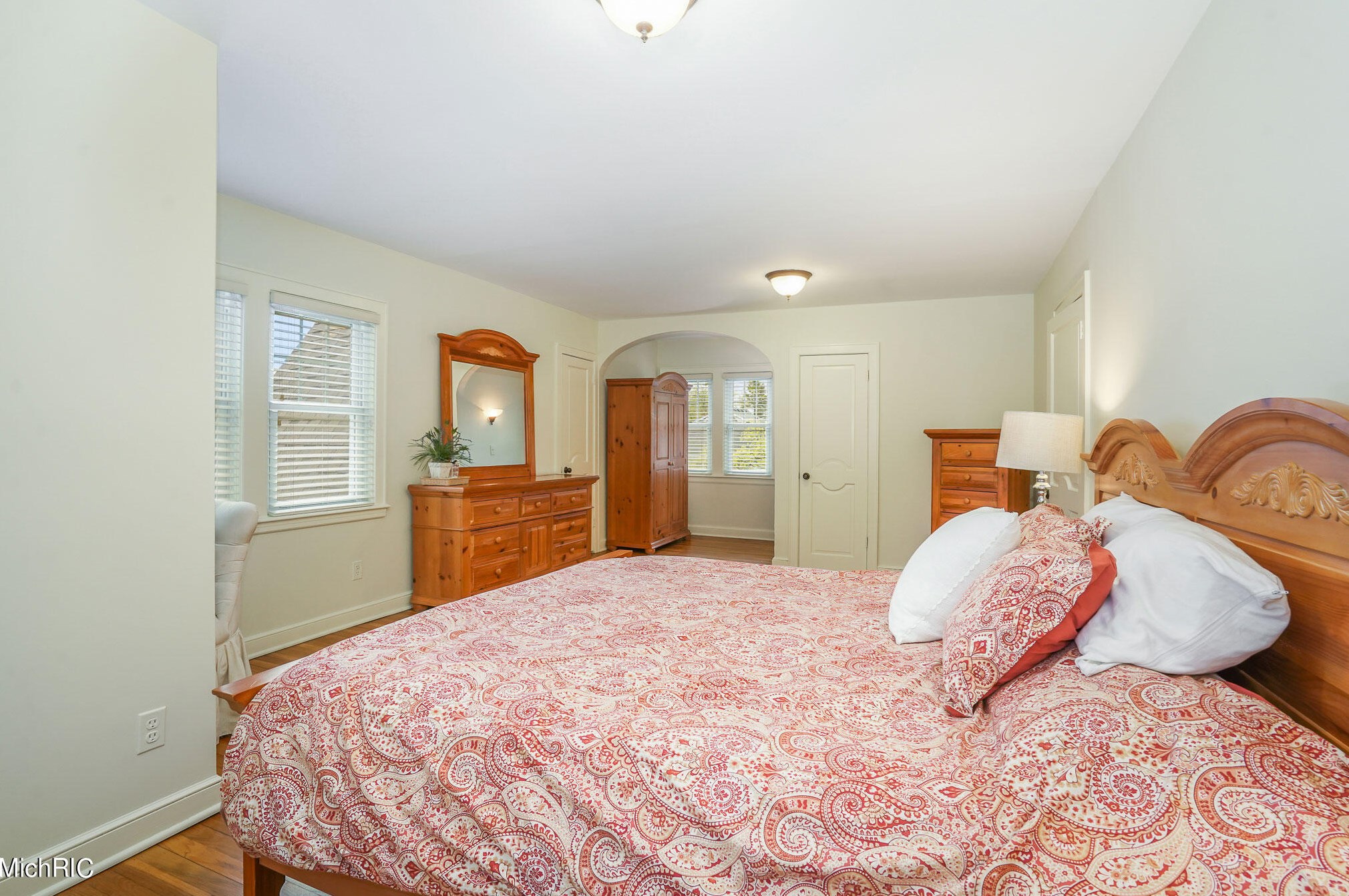 2347 Englewood Dr, Grand Rapids MI  49506-4539 exterior