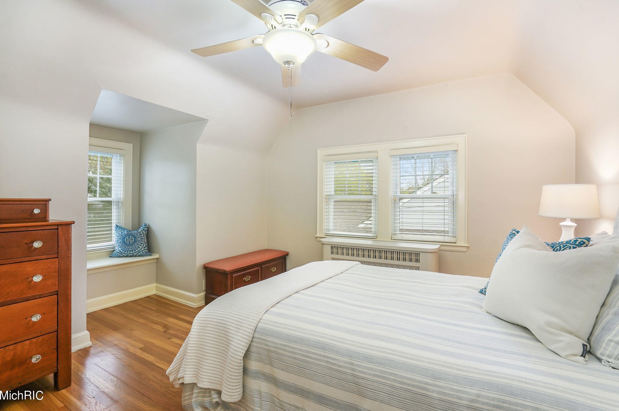 2347 Englewood Dr, Grand Rapids MI  49506-4539 exterior