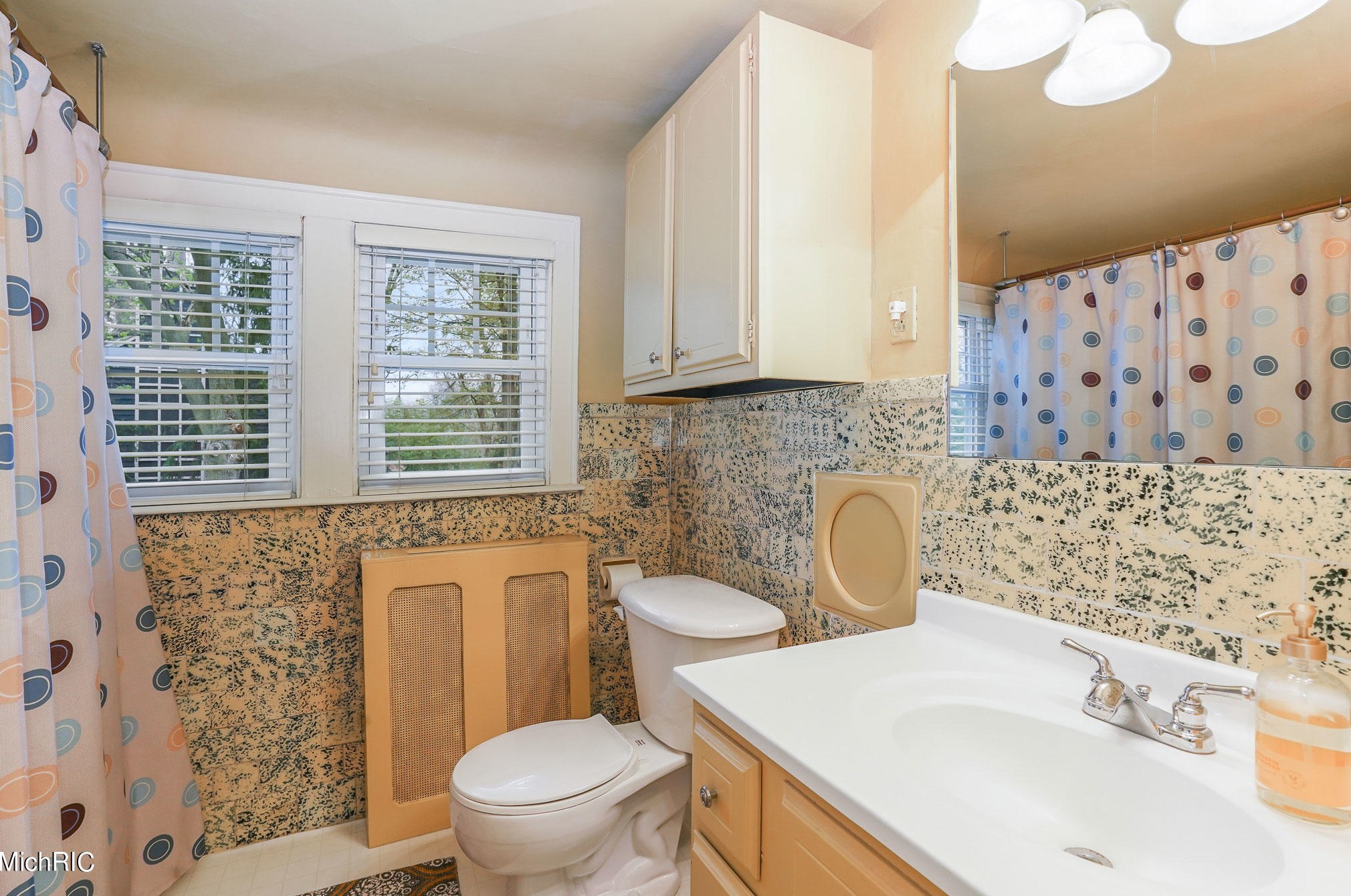 2347 Englewood Dr, Grand Rapids MI  49506-4539 exterior