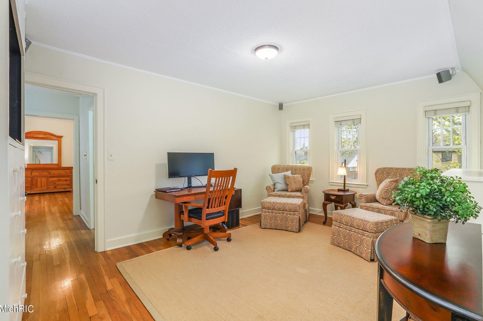 2347 Englewood Dr, Grand Rapids MI  49506-4539 exterior