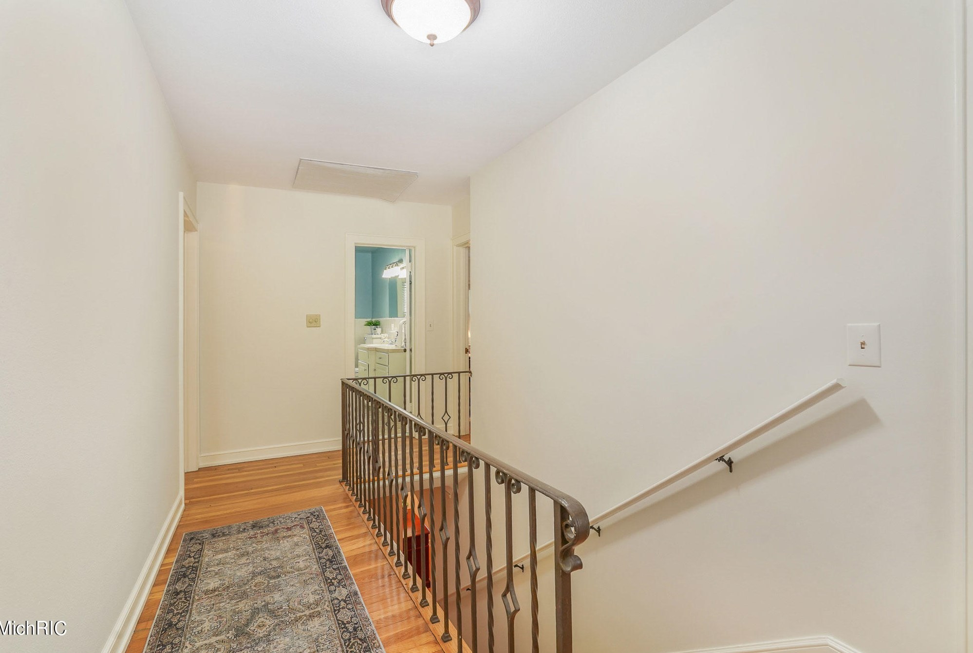 2347 Englewood Dr, Grand Rapids MI  49506-4539 exterior