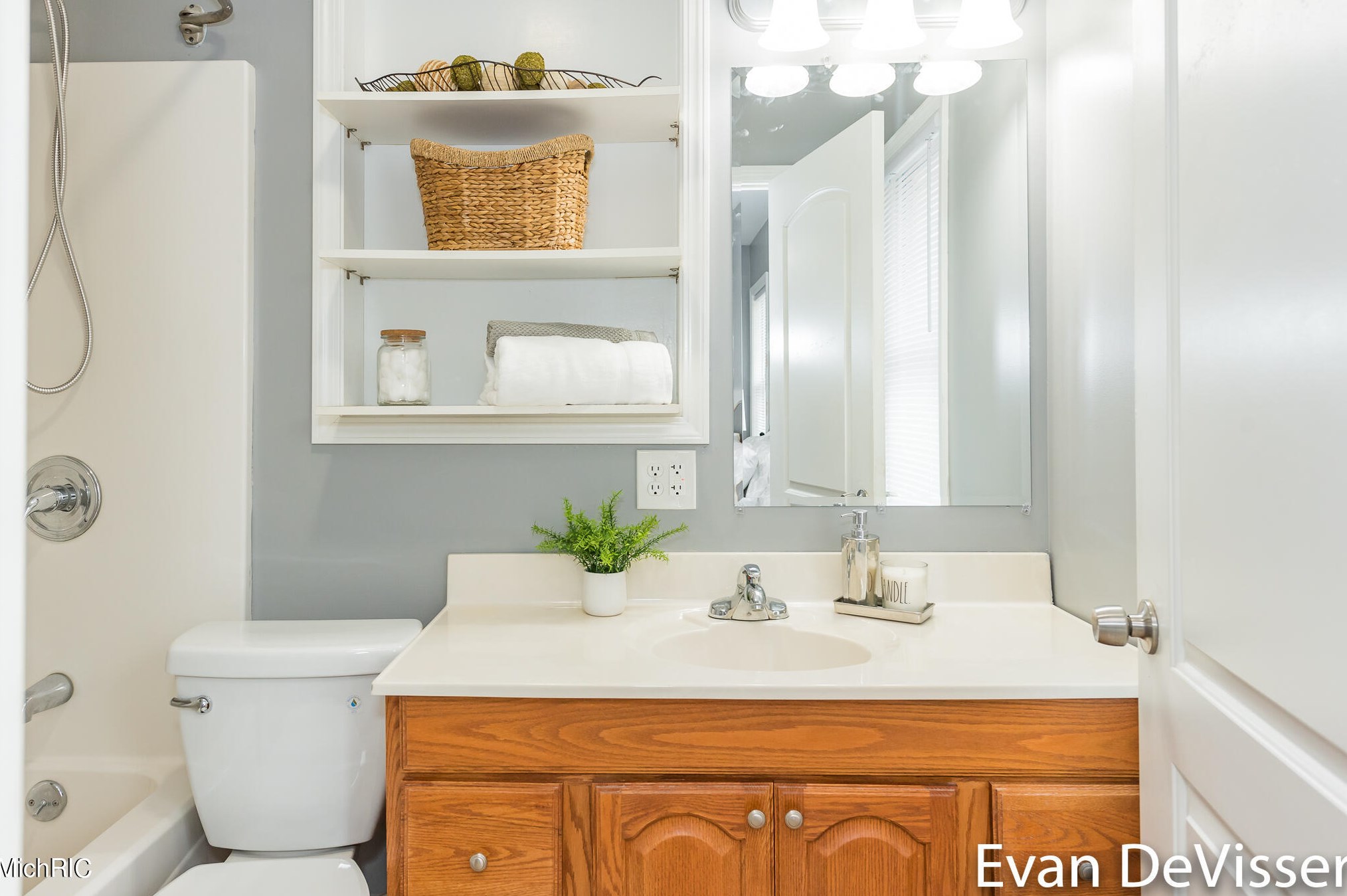 2482 85th St, Byron Township MI  49315-9260 exterior