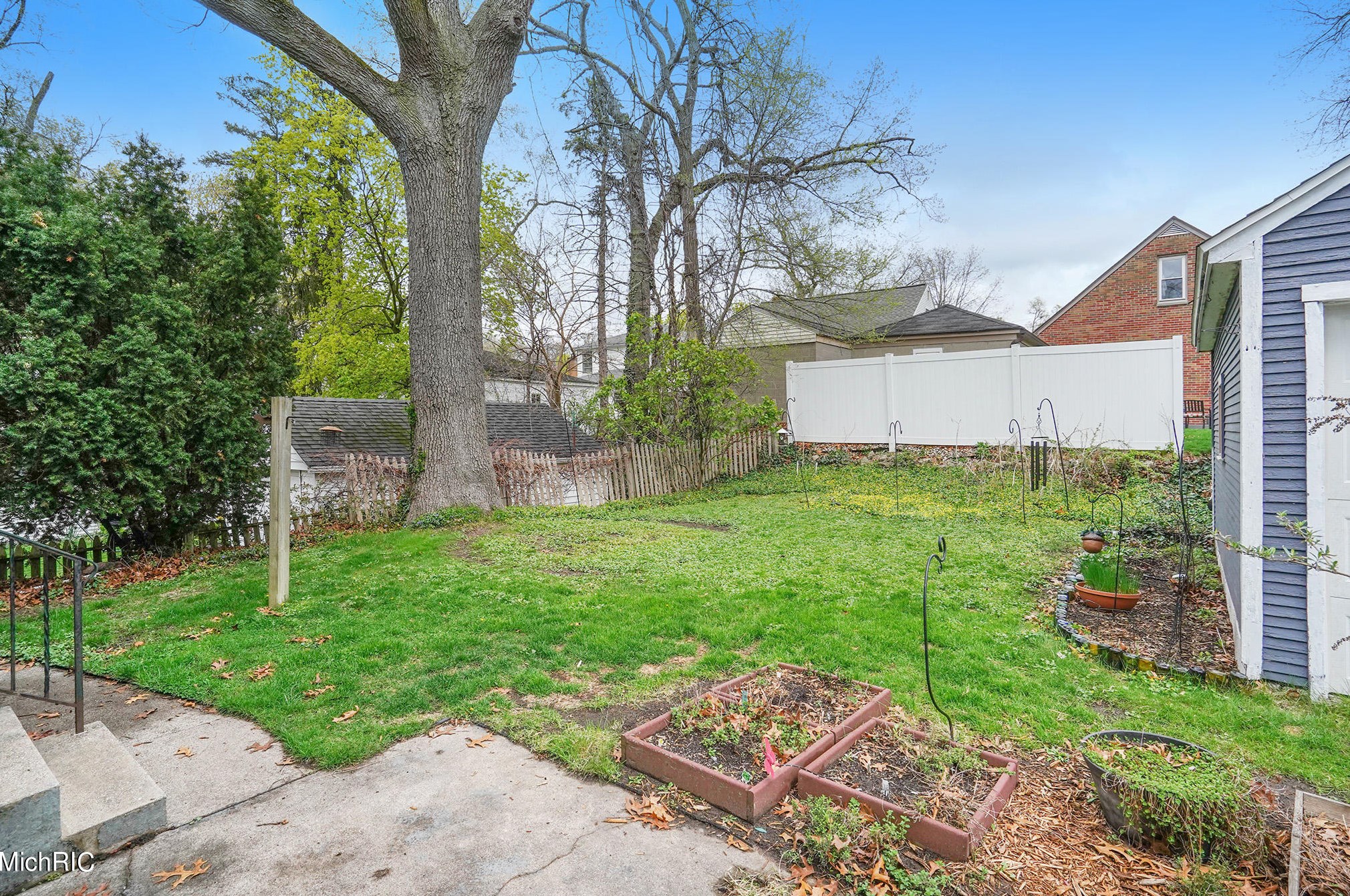 1416 Philadelphia Ave, Grand Rapids MI  49507-2234 exterior