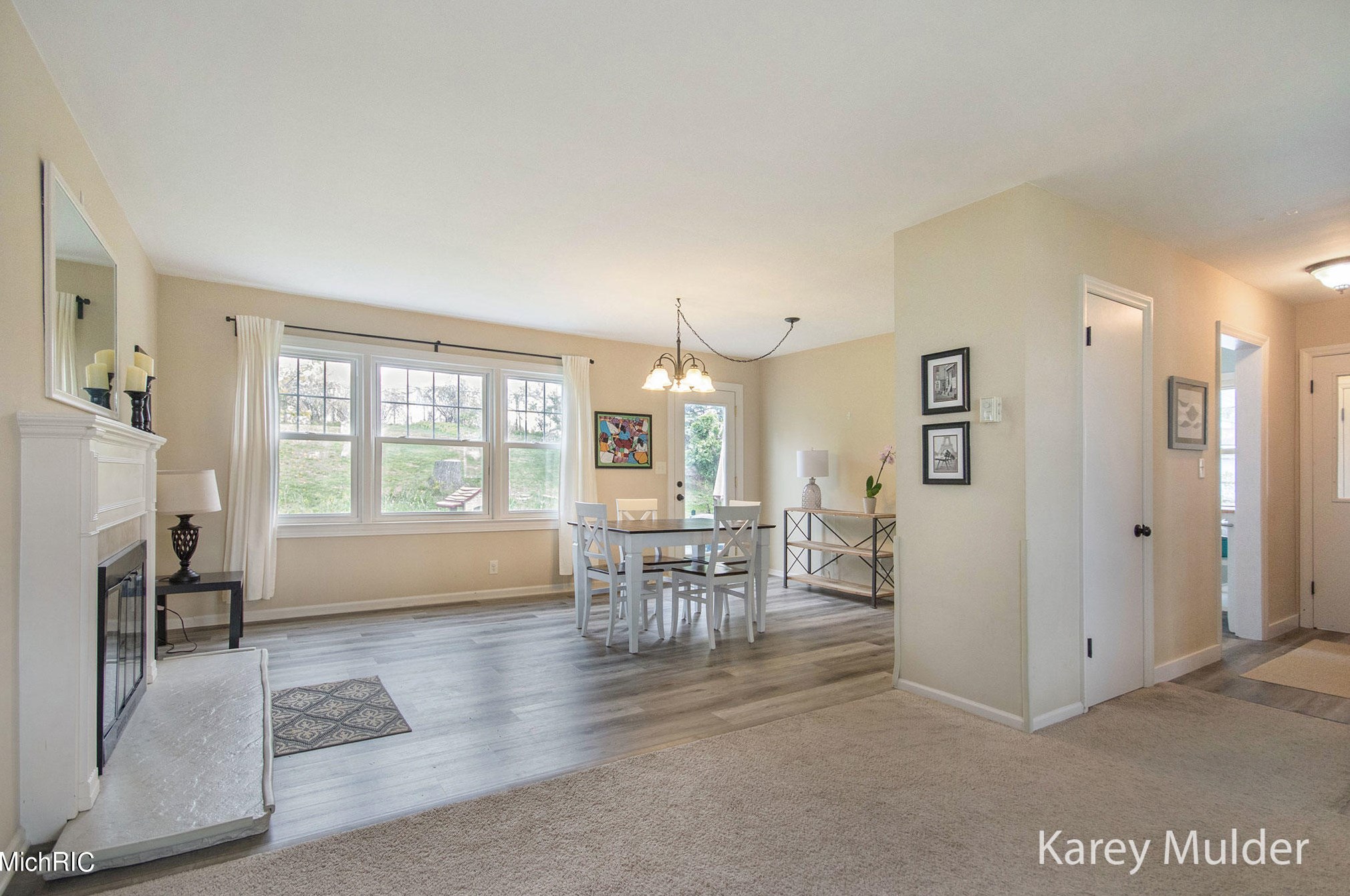 1073 Lockridge Dr, Grand Rapids MI  49505-4841 exterior