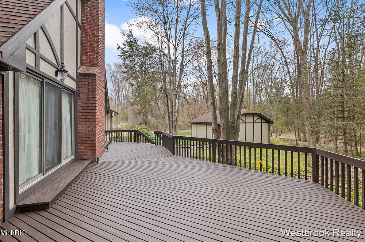 5640 Hall St, Grand Rapids MI  49546-3844 exterior