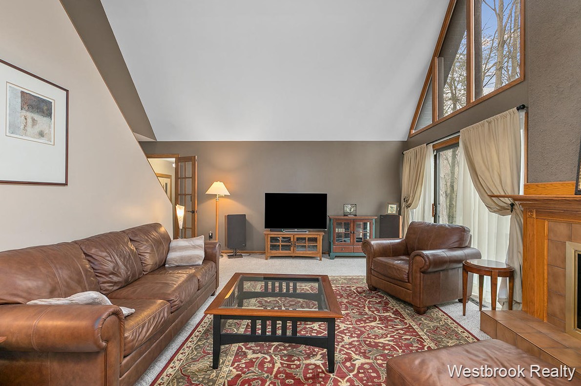 5640 Hall St, Grand Rapids MI  49546-3844 exterior