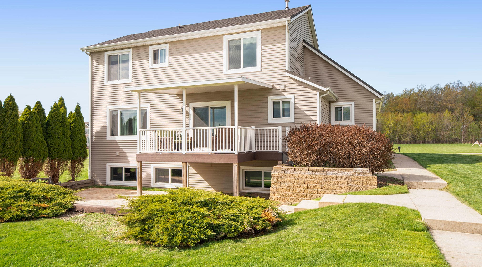 9326 Clear Meadow Dr, Ada MI 49301-8119 exterior