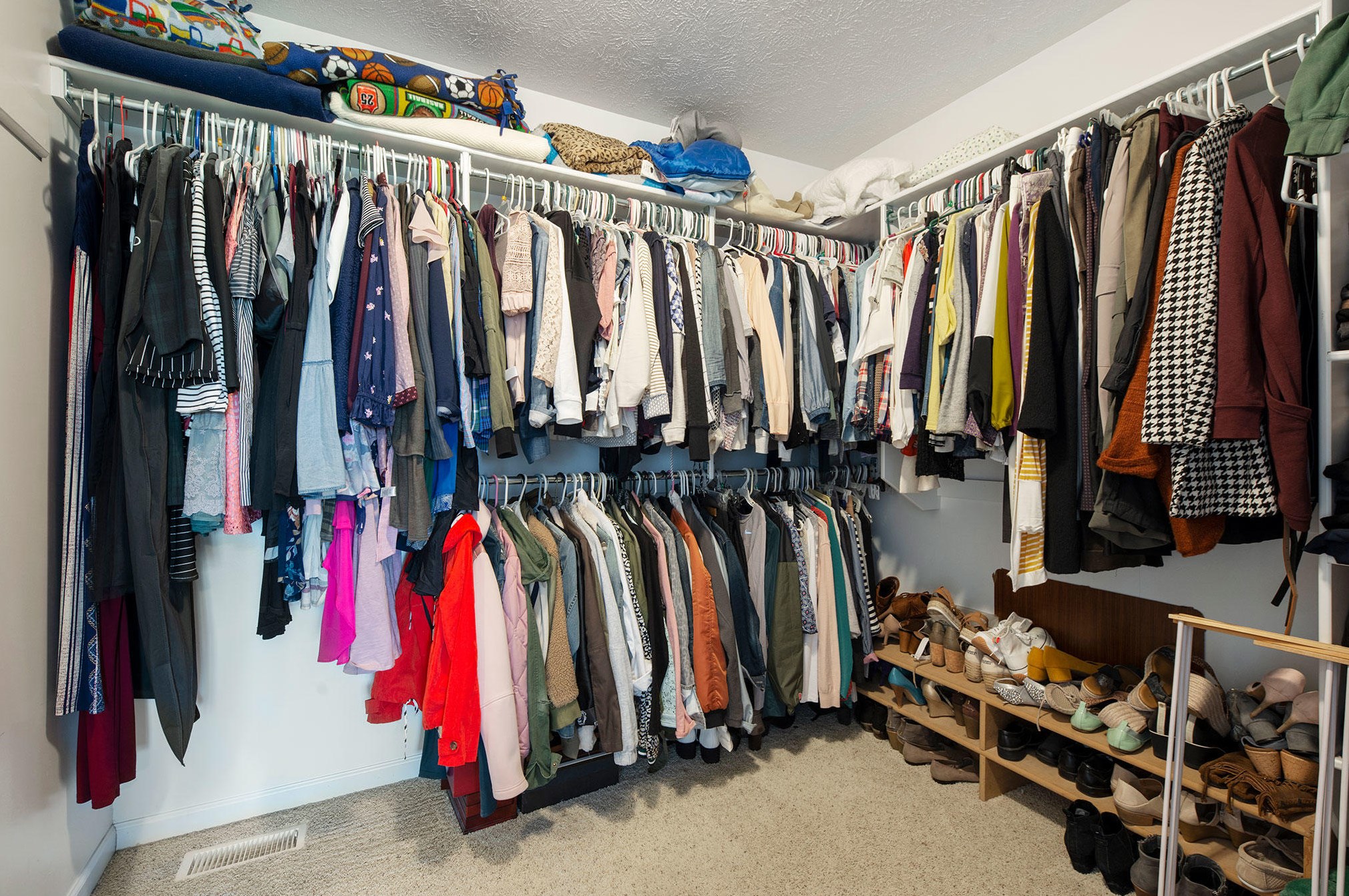 9326 Clear Meadow Dr, Ada MI 49301-8119 exterior