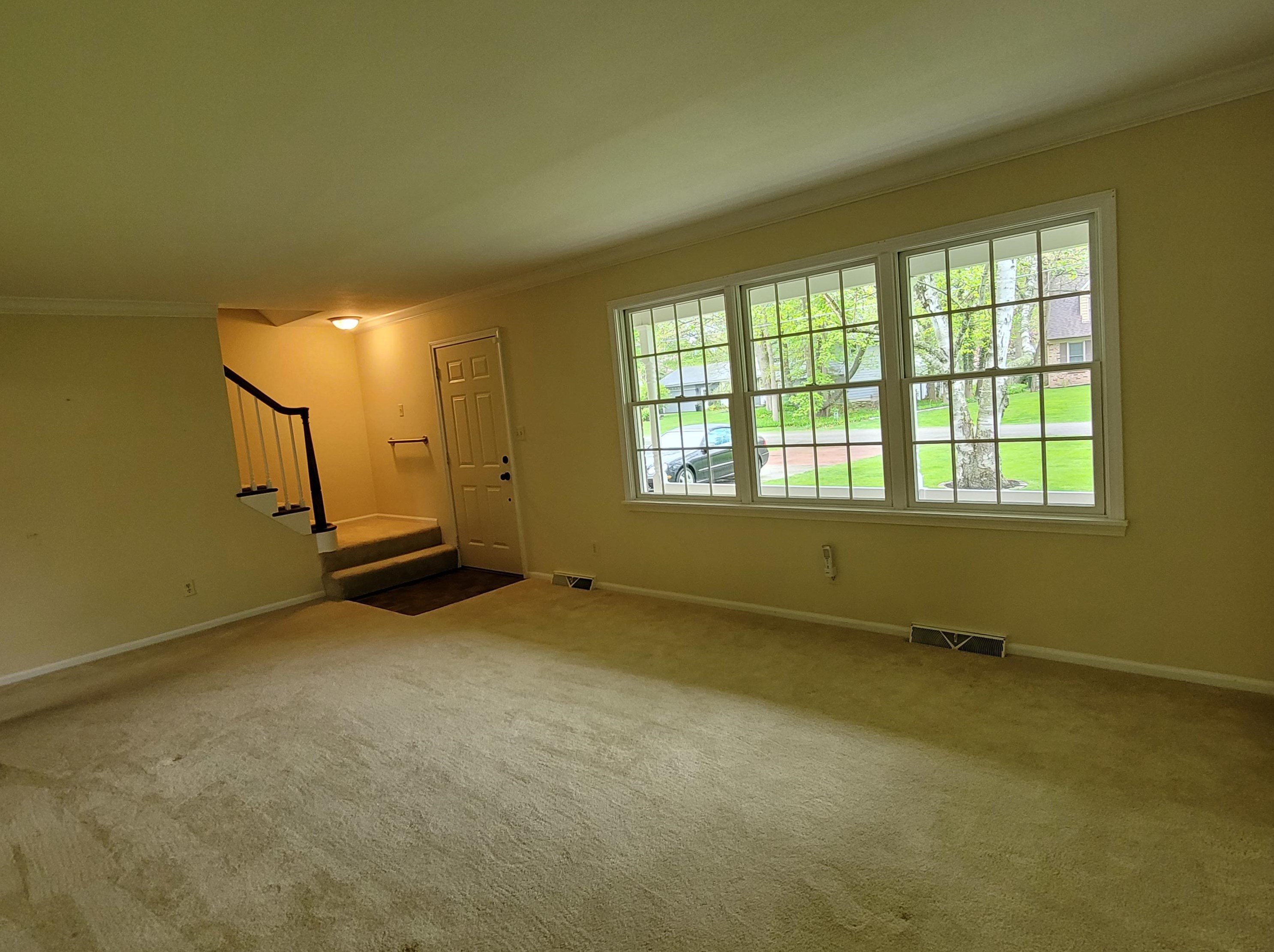 8100 Belaire Dr, Jenison MI  49428-9121 exterior