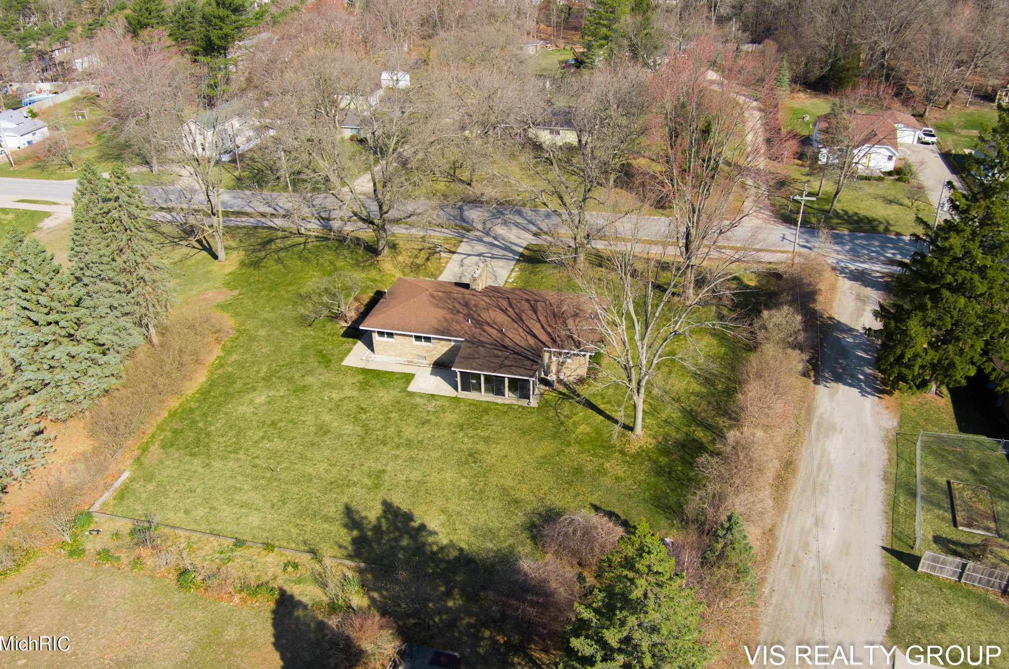 15746 Pruin St, Spring Lake MI  49456-2233 exterior