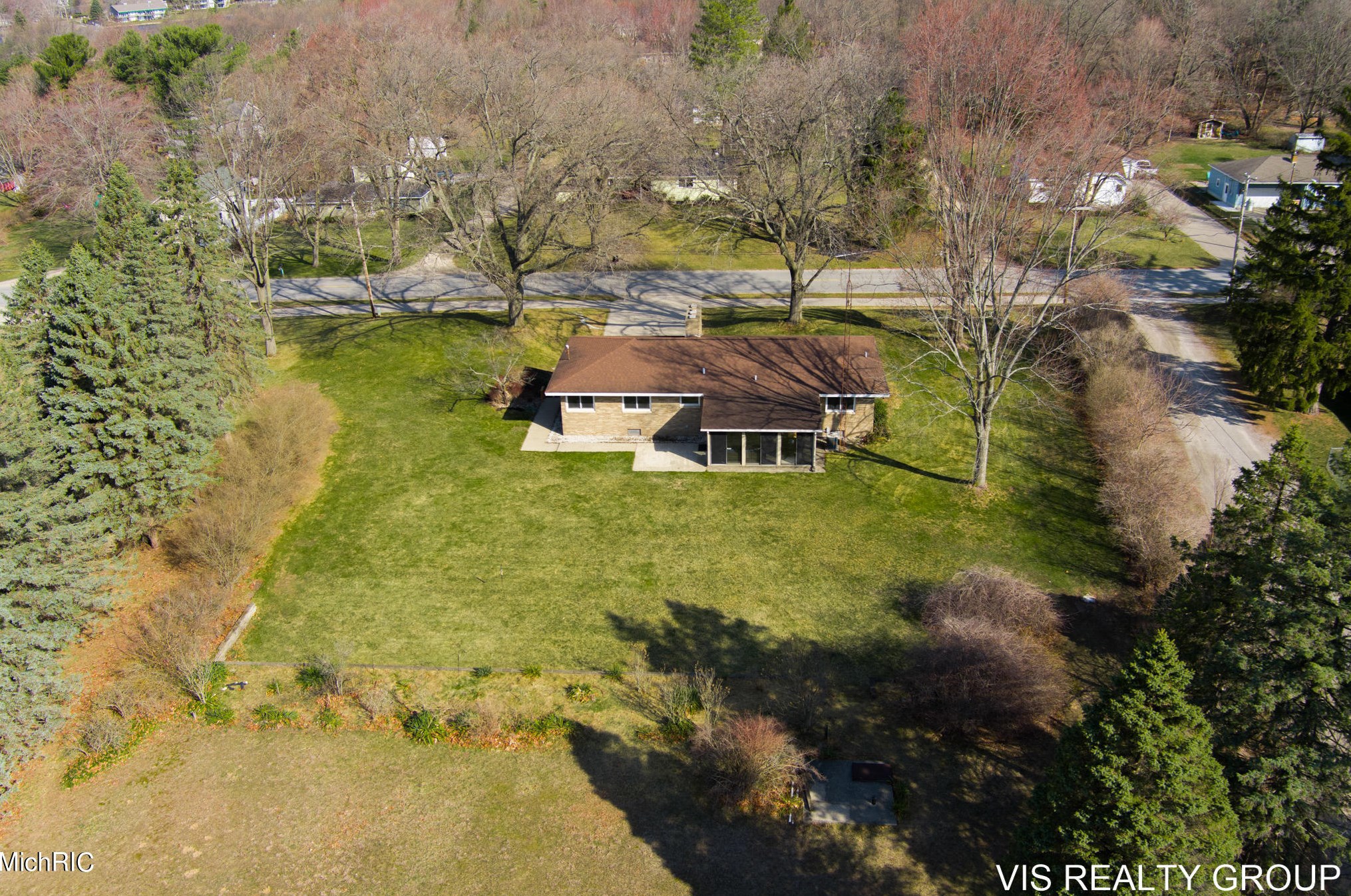 15746 Pruin St, Spring Lake MI  49456-2233 exterior