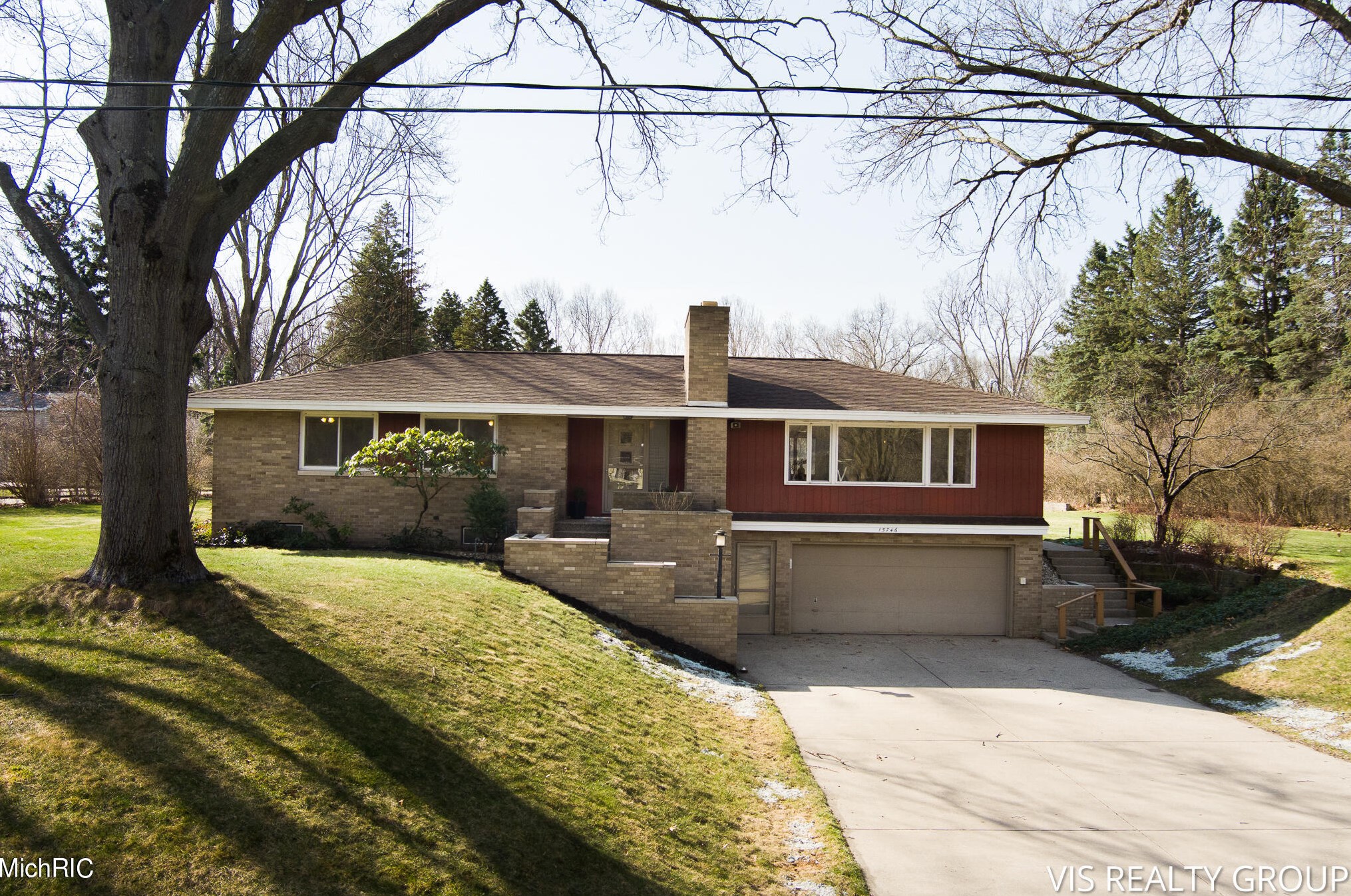 15746 Pruin St, Spring Lake MI  49456-2233 exterior