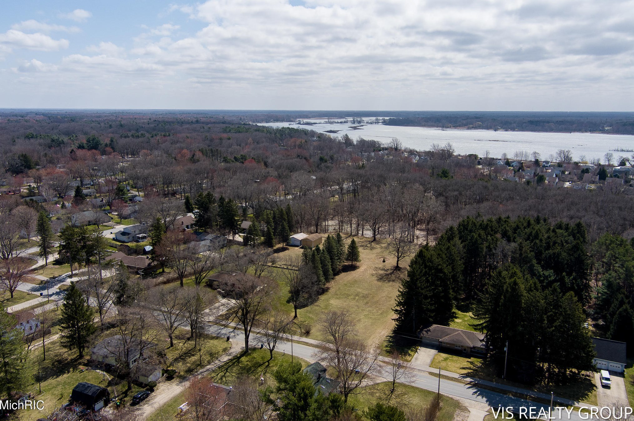 15746 Pruin St, Spring Lake MI  49456-2233 exterior