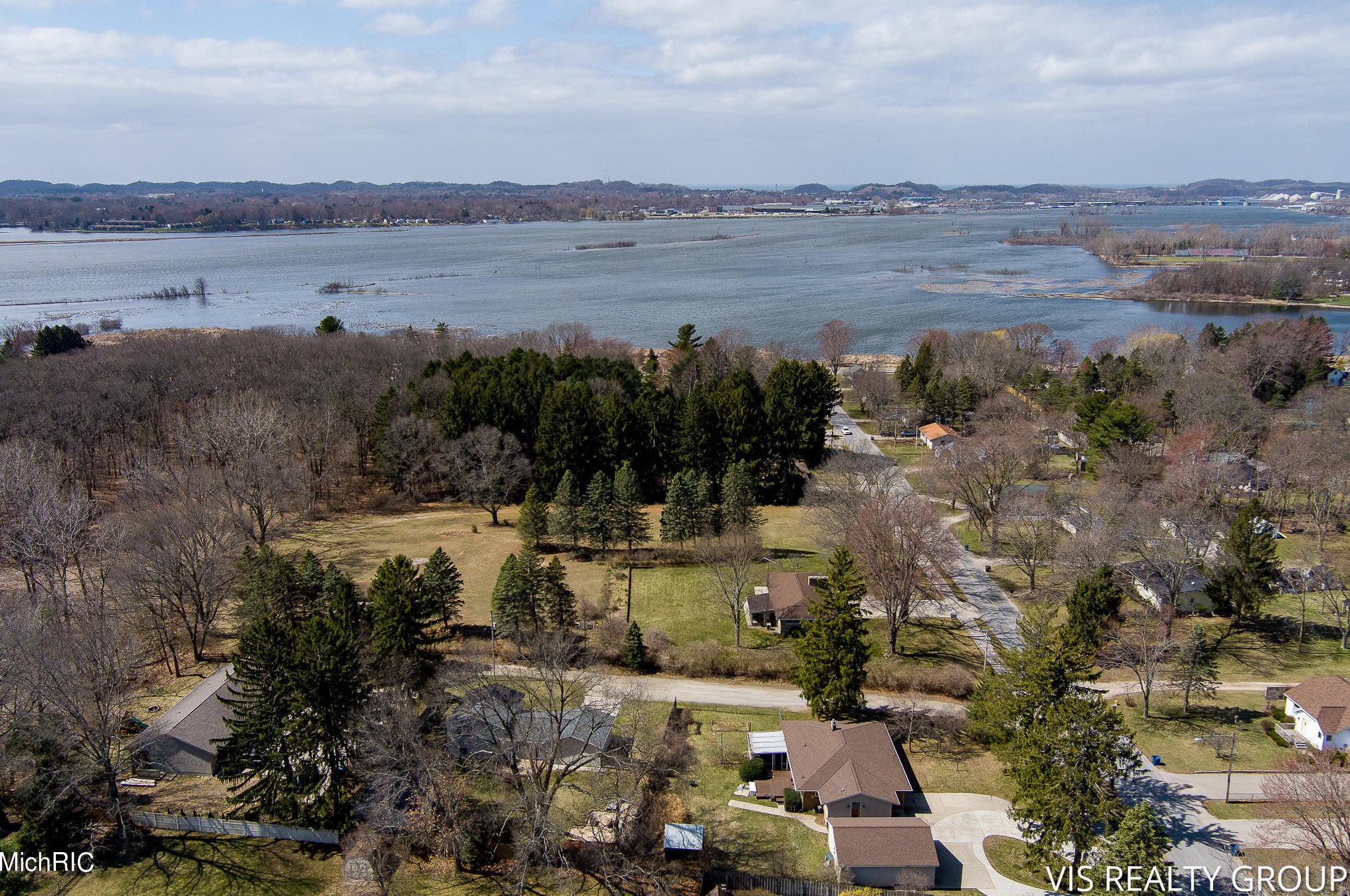 15746 Pruin St, Spring Lake MI  49456-2233 exterior