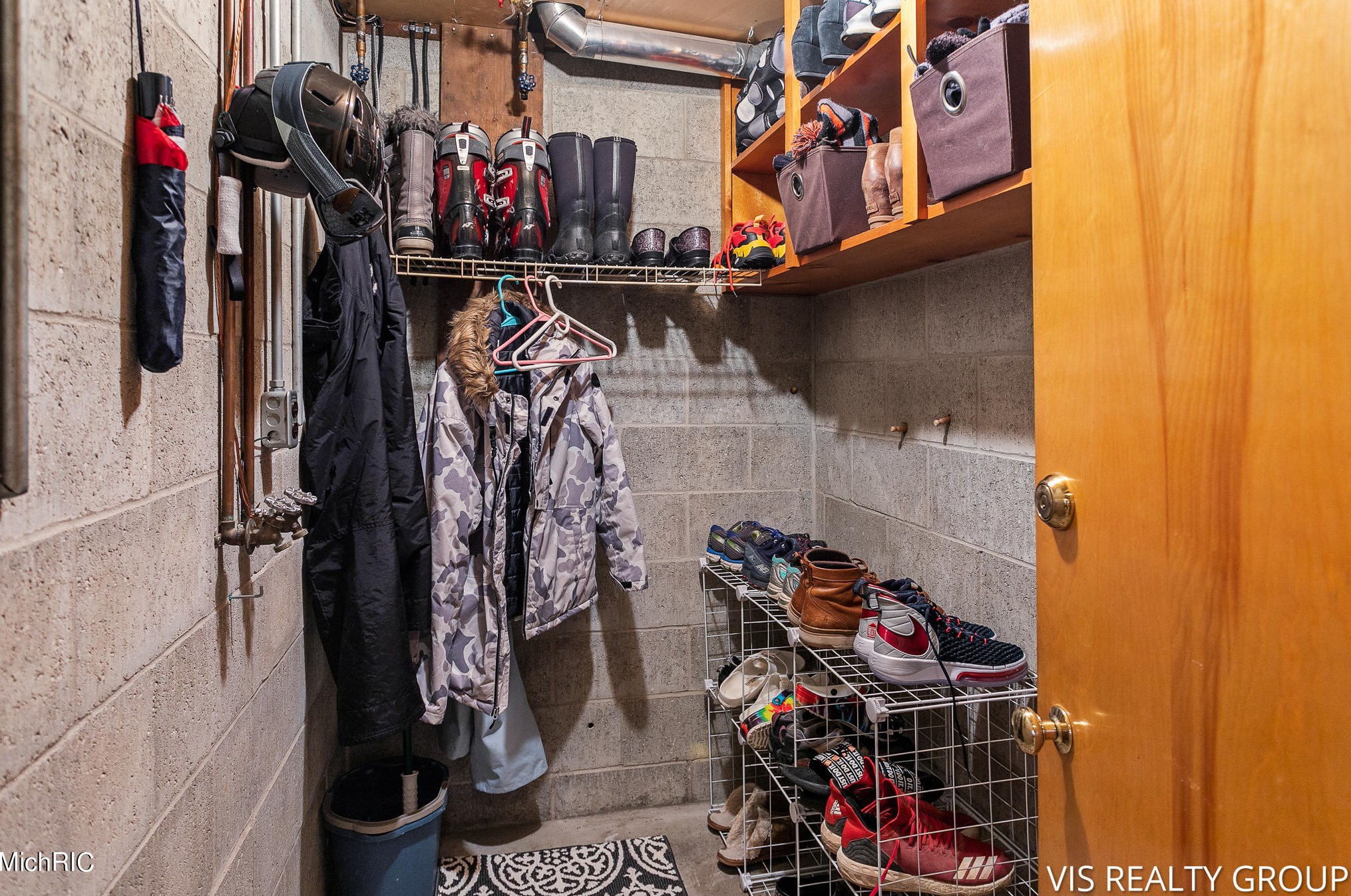 15746 Pruin St, Spring Lake MI  49456-2233 exterior