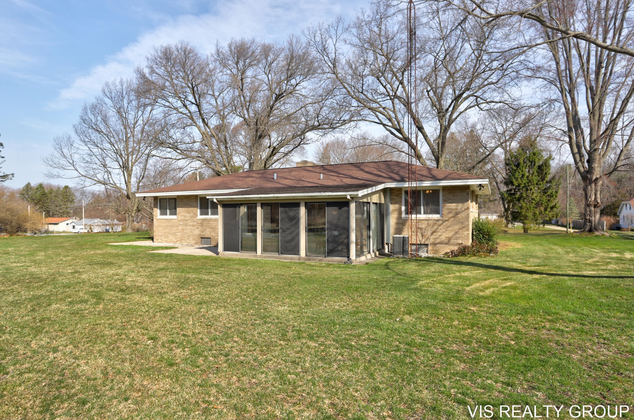 15746 Pruin St, Spring Lake MI  49456-2233 exterior