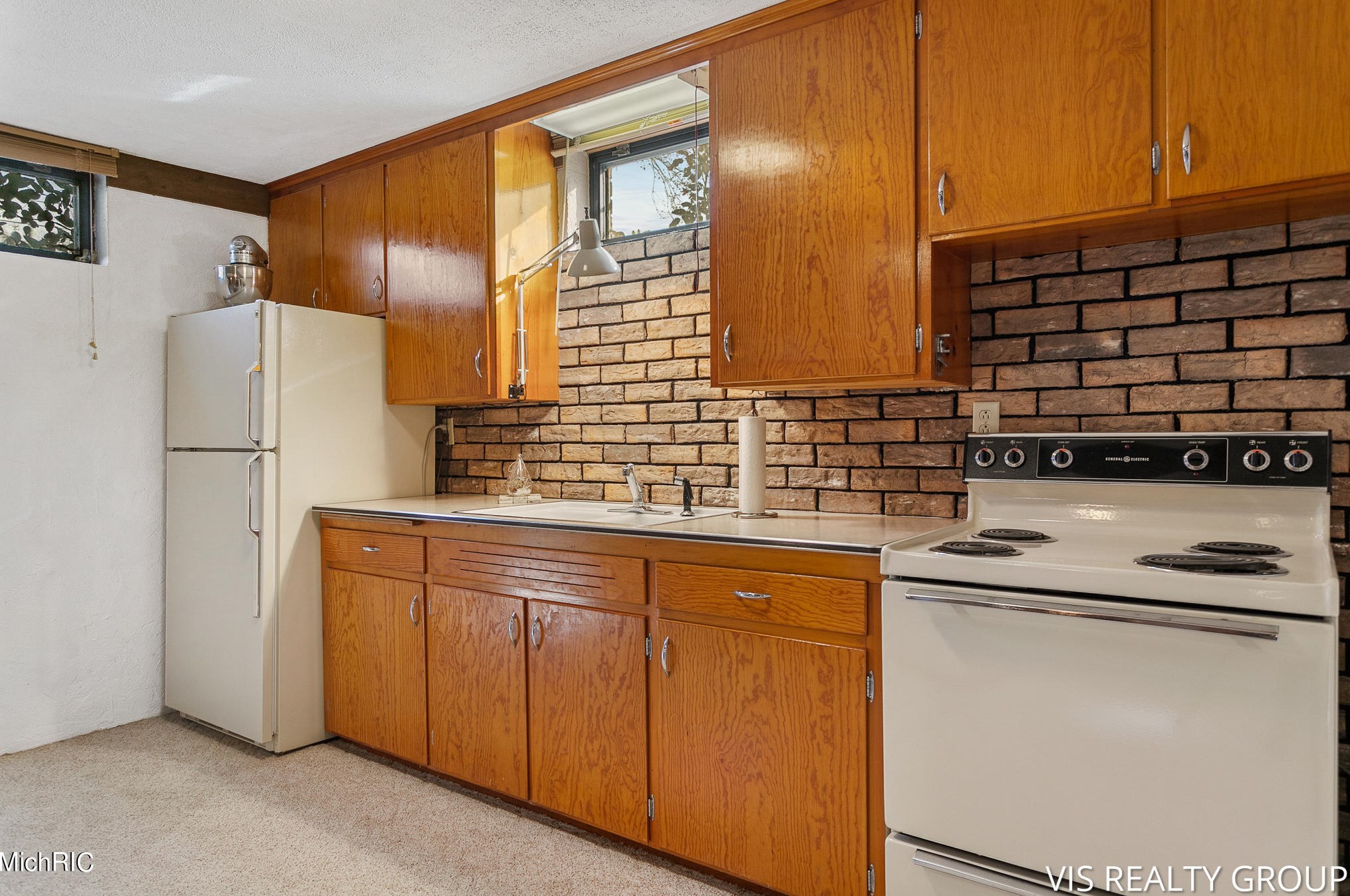 15746 Pruin St, Spring Lake MI  49456-2233 exterior