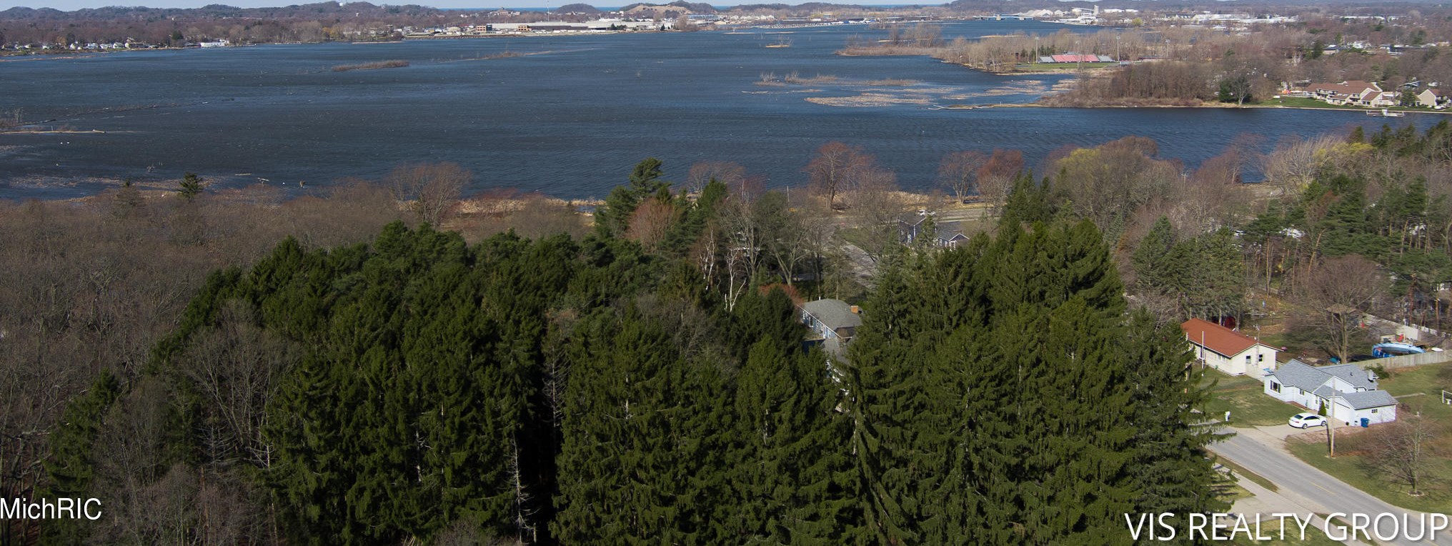 15746 Pruin St, Spring Lake MI  49456-2233 exterior