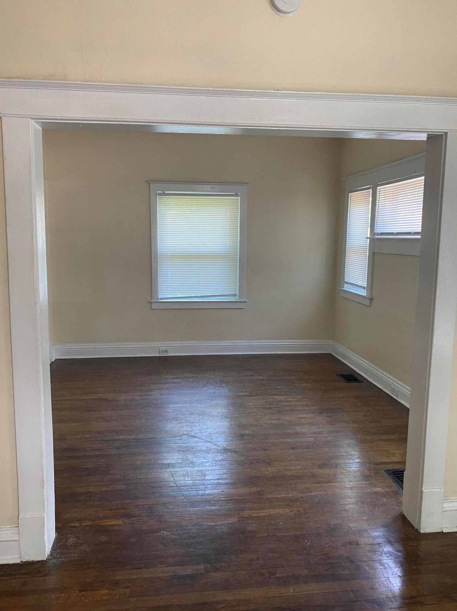 310 Fairbanks St, Grand Rapids MI  49503-1603 exterior