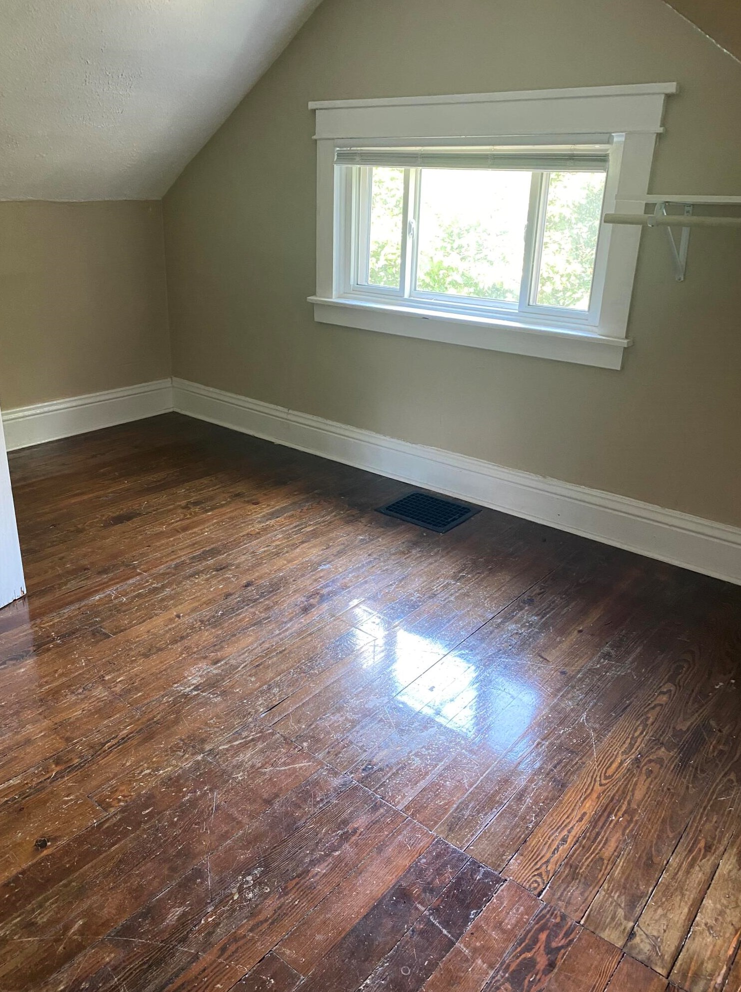 310 Fairbanks St, Grand Rapids MI  49503-1603 exterior