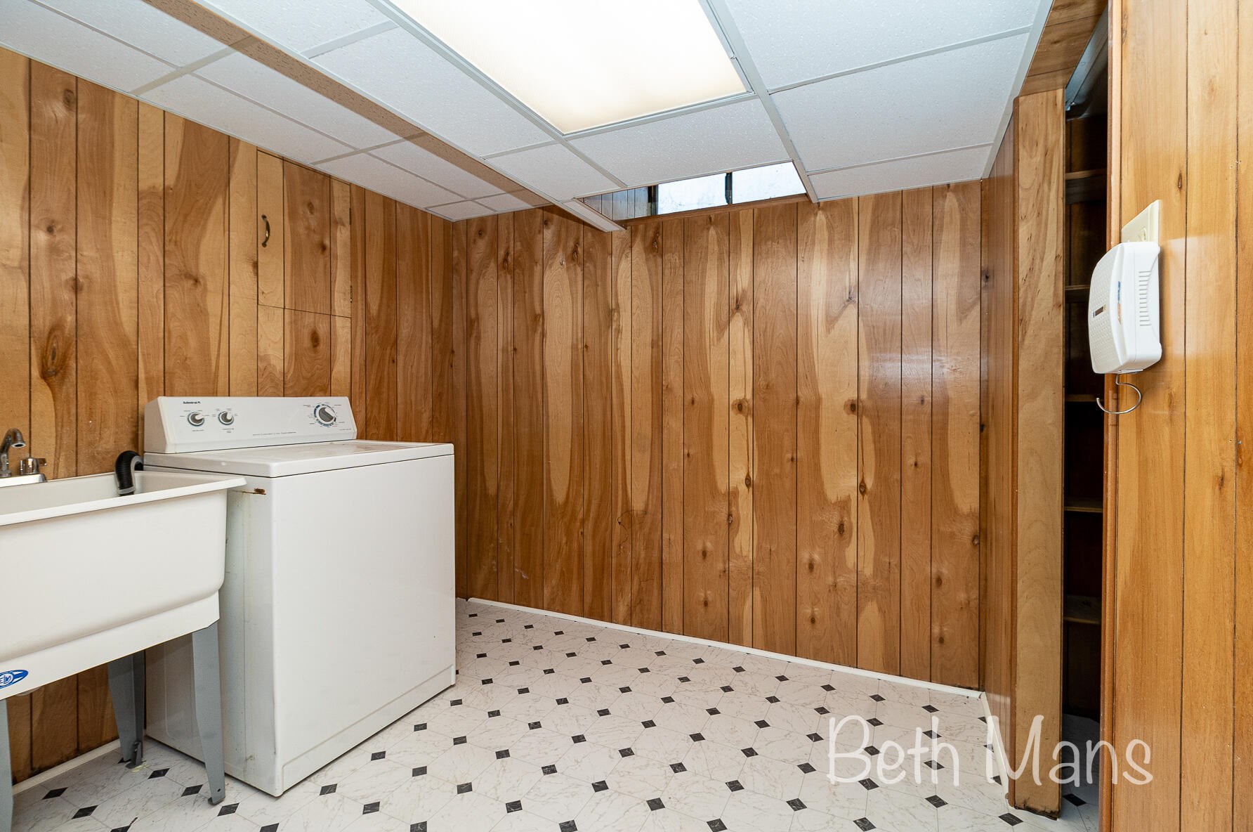 1814 Emerald Ave, Grand Rapids MI  49505-4823 exterior