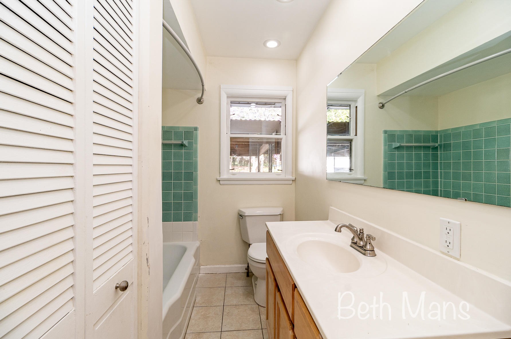 1814 Emerald Ave, Grand Rapids MI  49505-4823 exterior